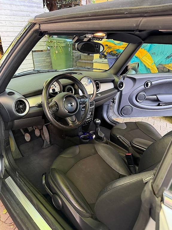 MINI One Cabriolet-image-3