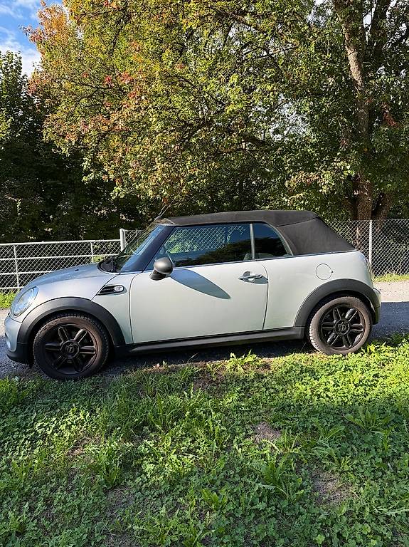 MINI One Cabriolet-image-2