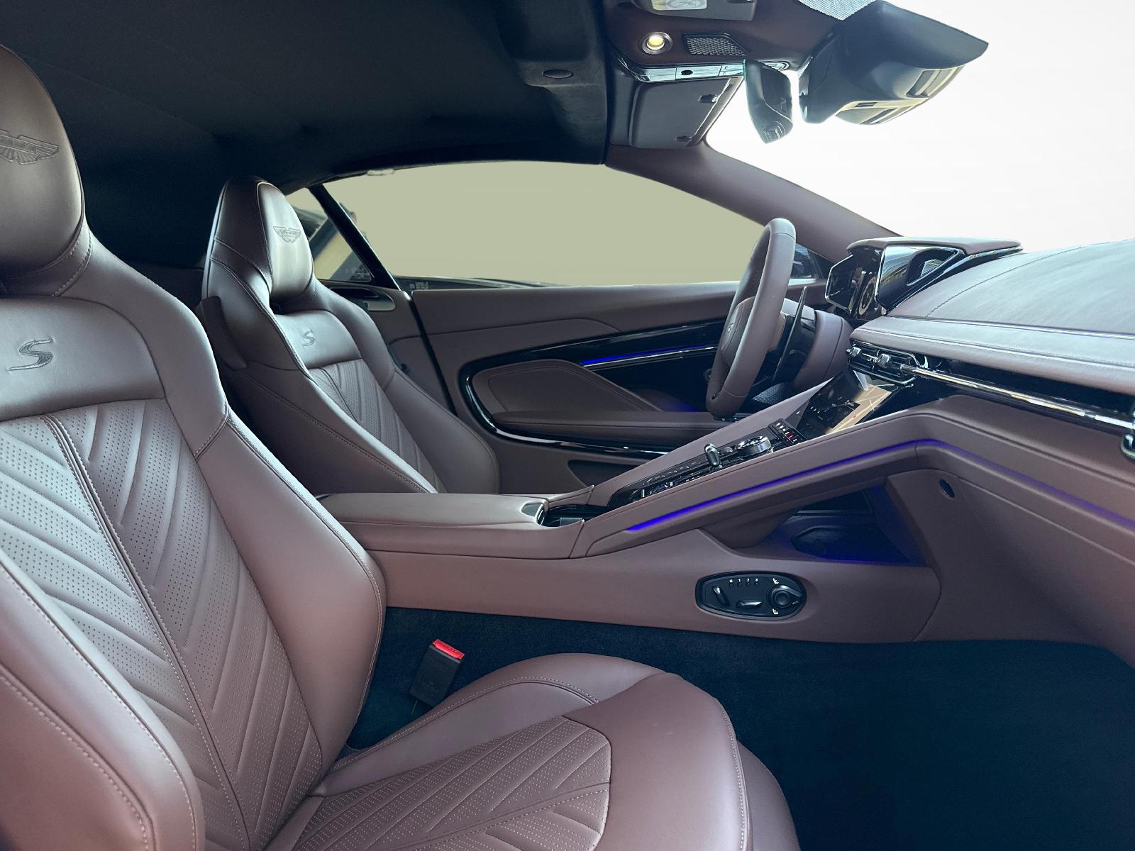 ASTON MARTIN DB12 Volante 4.0 S V8 Bi-Turbo-image-9