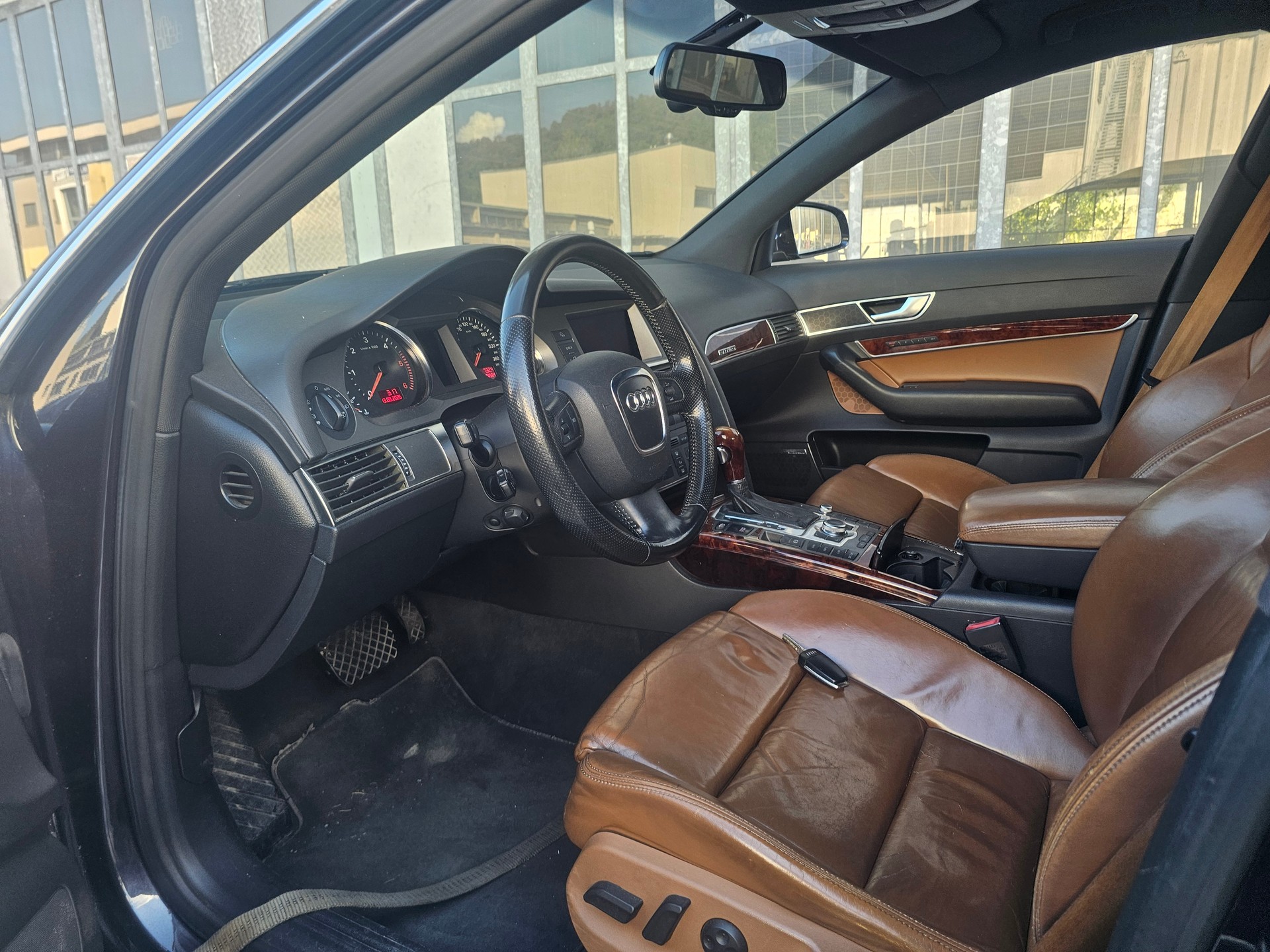 AUDI A6 Avant 3.0 V6 TDI quattro-image-9