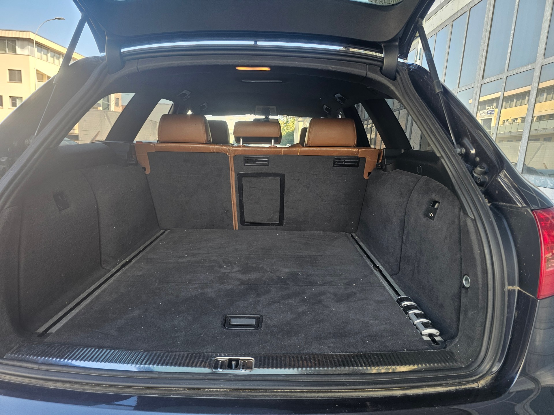 AUDI A6 Avant 3.0 V6 TDI quattro-image-5