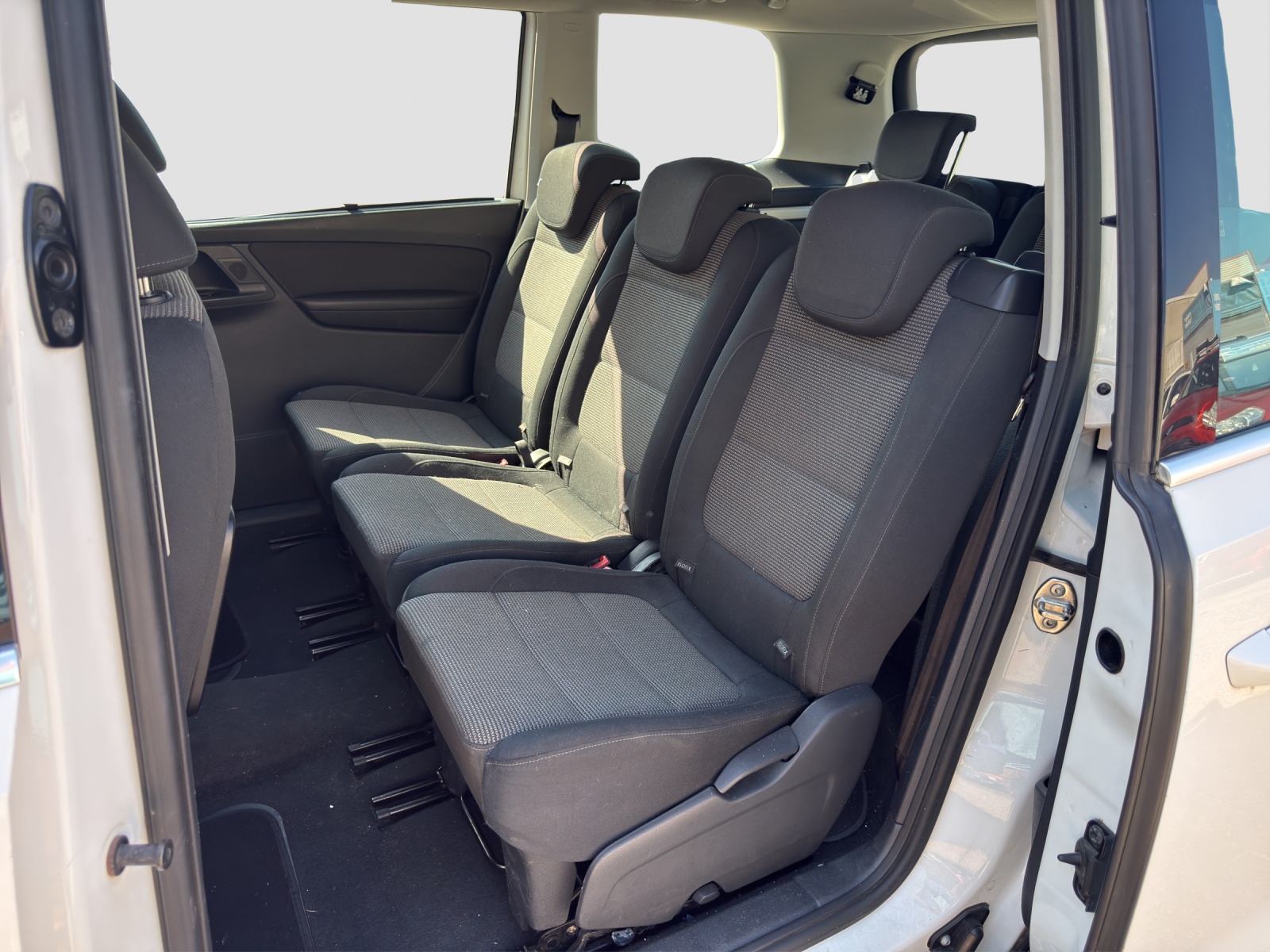 VW Sharan 2.0 TDI BMT Comfortline DSG-image-13
