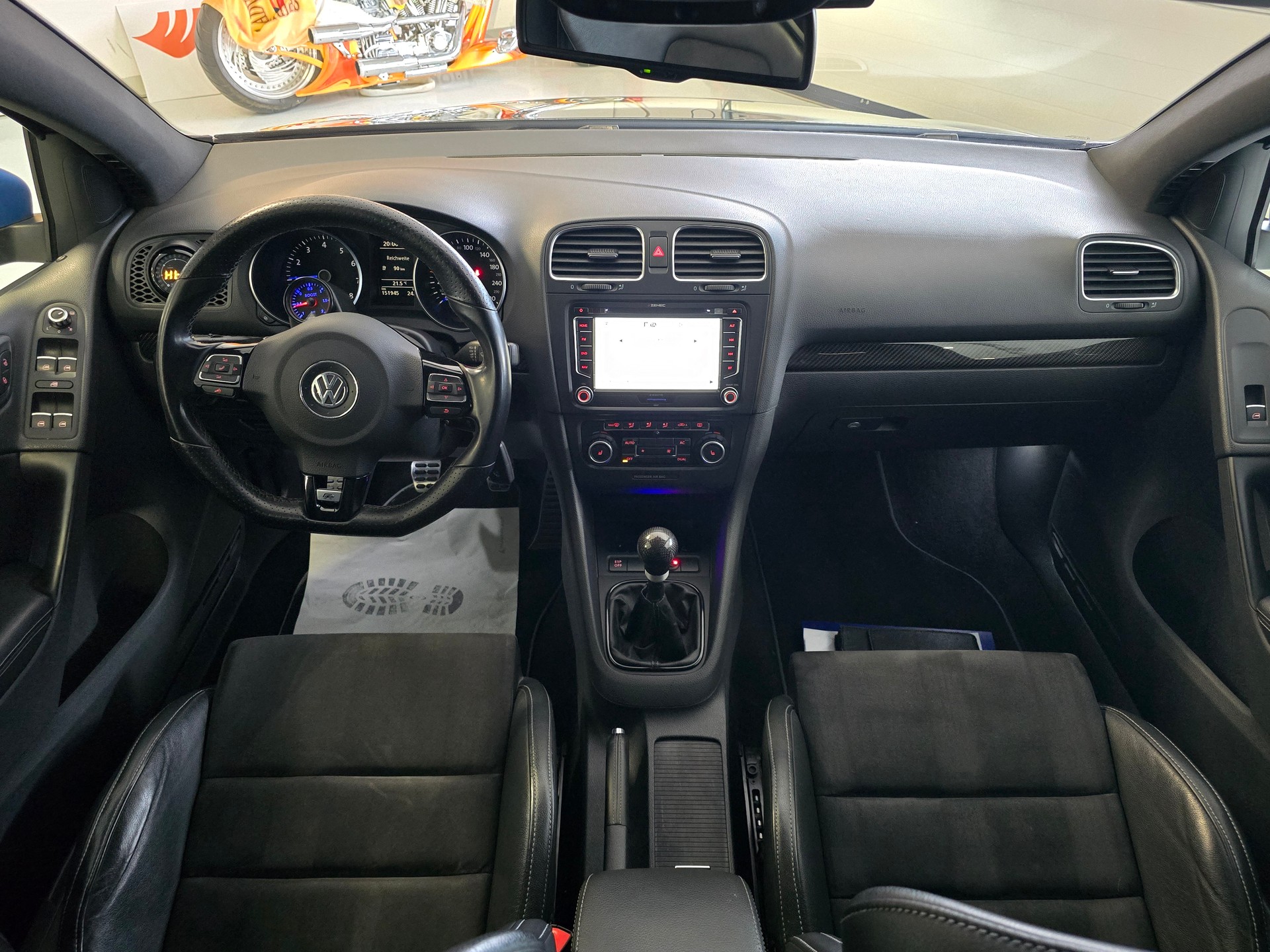 VW Golf 2.0 TSI R 4Motion-image-8