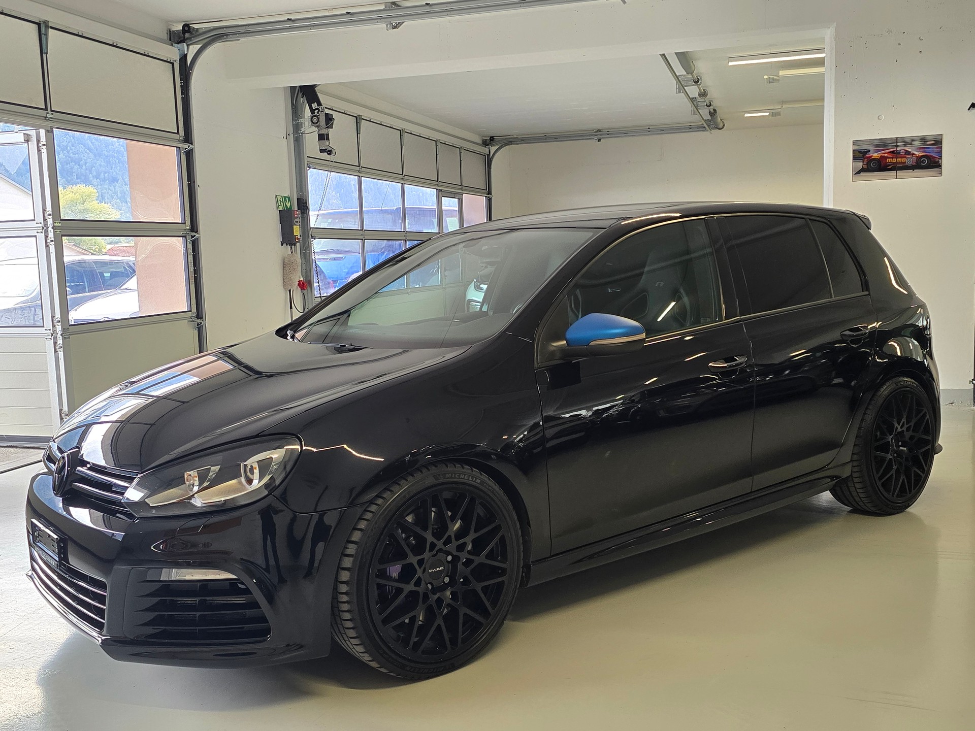 VW Golf 2.0 TSI R 4Motion-image-1