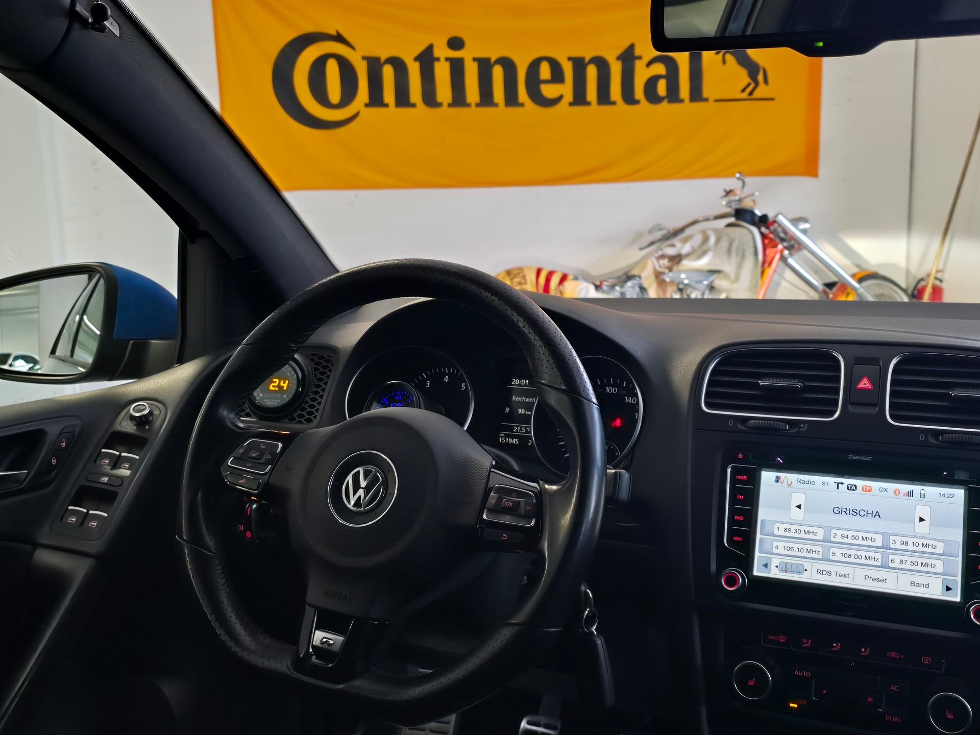 VW Golf 2.0 TSI R 4Motion-image-11