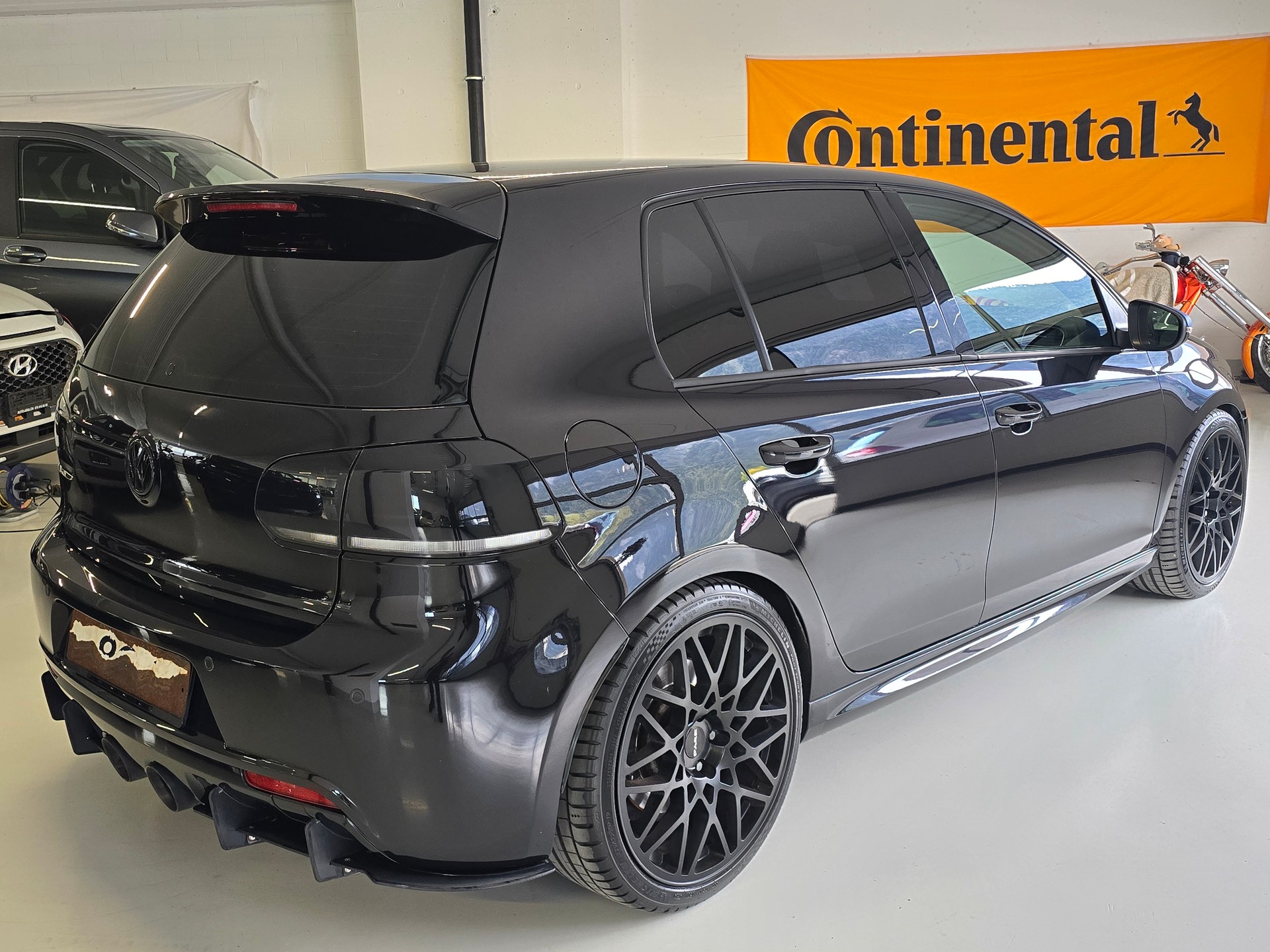 VW Golf 2.0 TSI R 4Motion-image-5