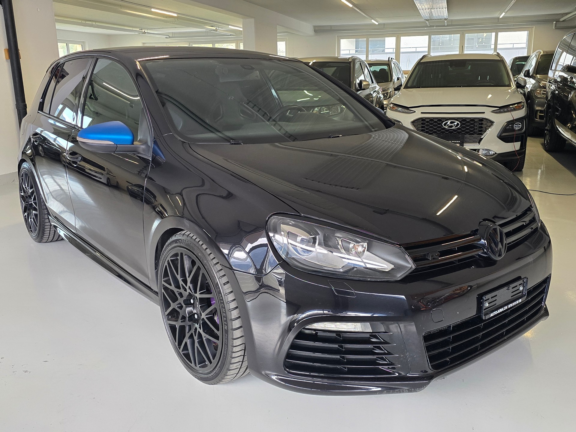 VW Golf 2.0 TSI R 4Motion-image-3