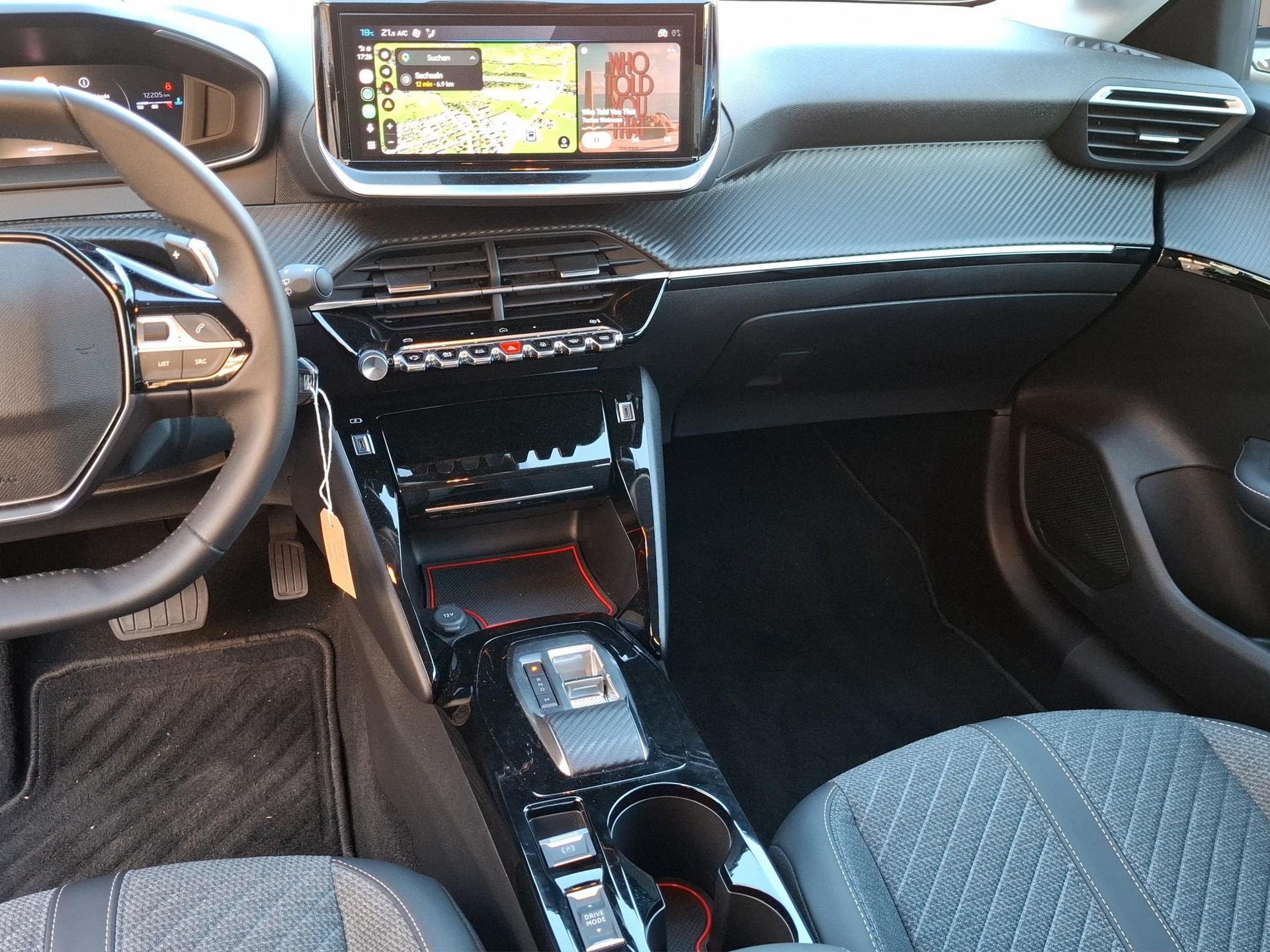 PEUGEOT 208 1.2 PureTech 100 Allure-image-9