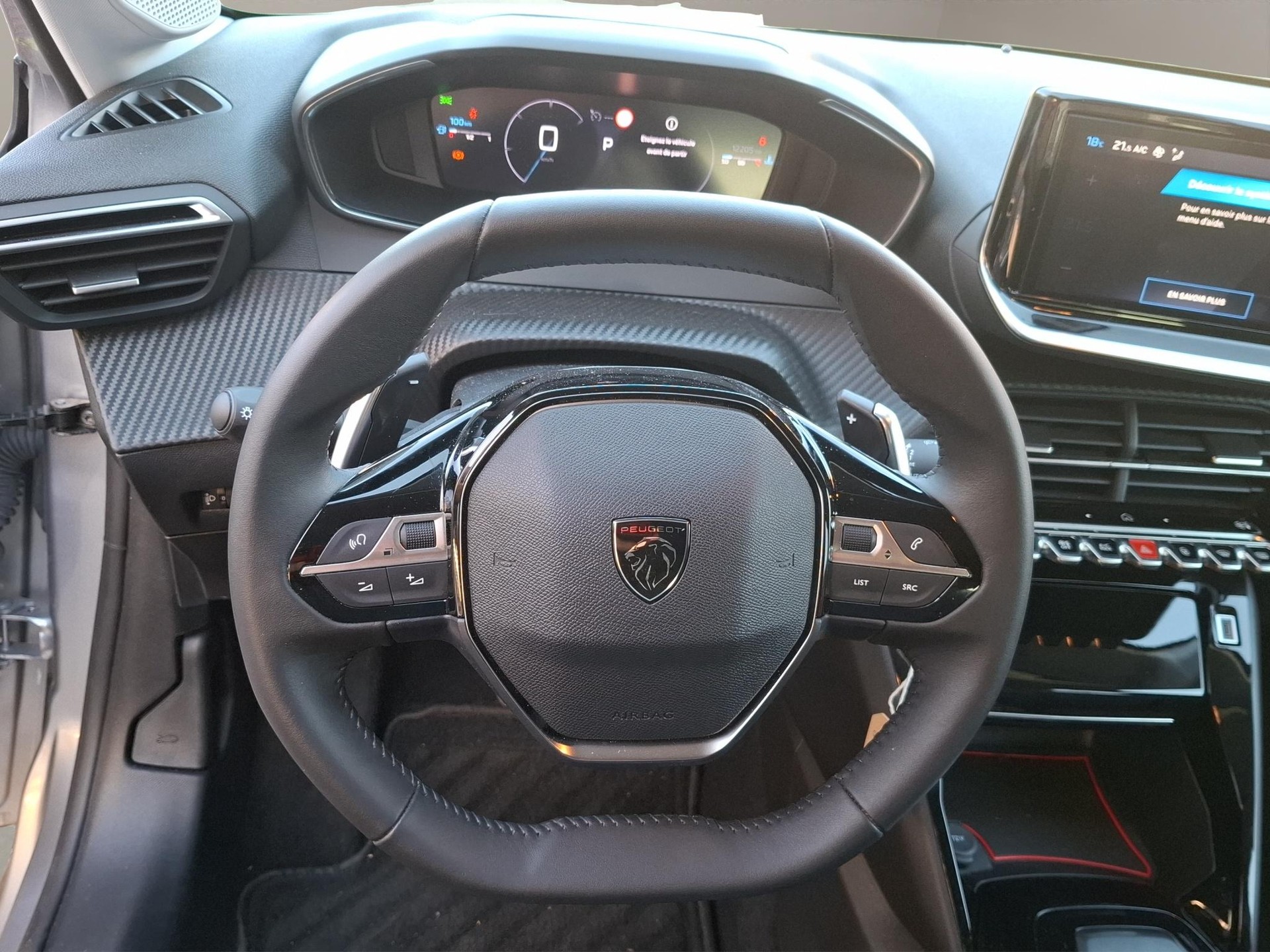 PEUGEOT 208 1.2 PureTech 100 Allure-image-6