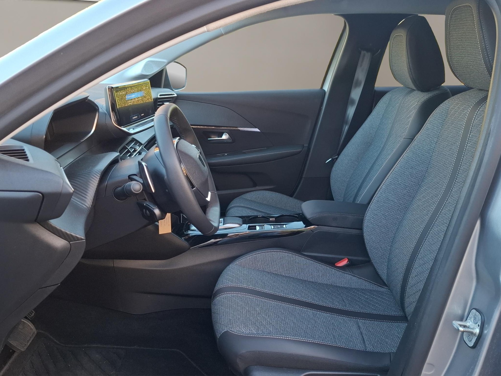 PEUGEOT 208 1.2 PureTech 100 Allure-image-5