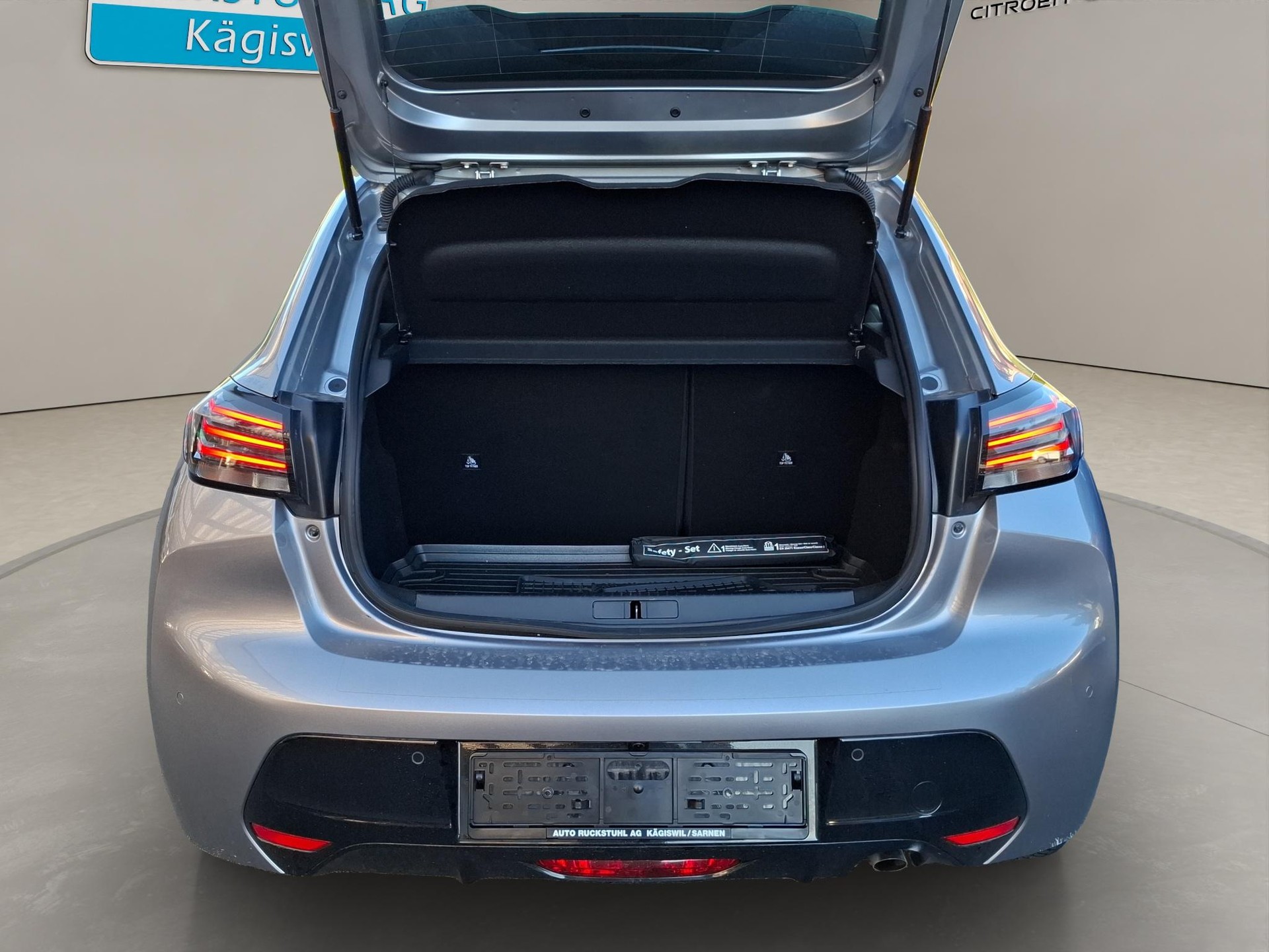 PEUGEOT 208 1.2 PureTech 100 Allure-image-11