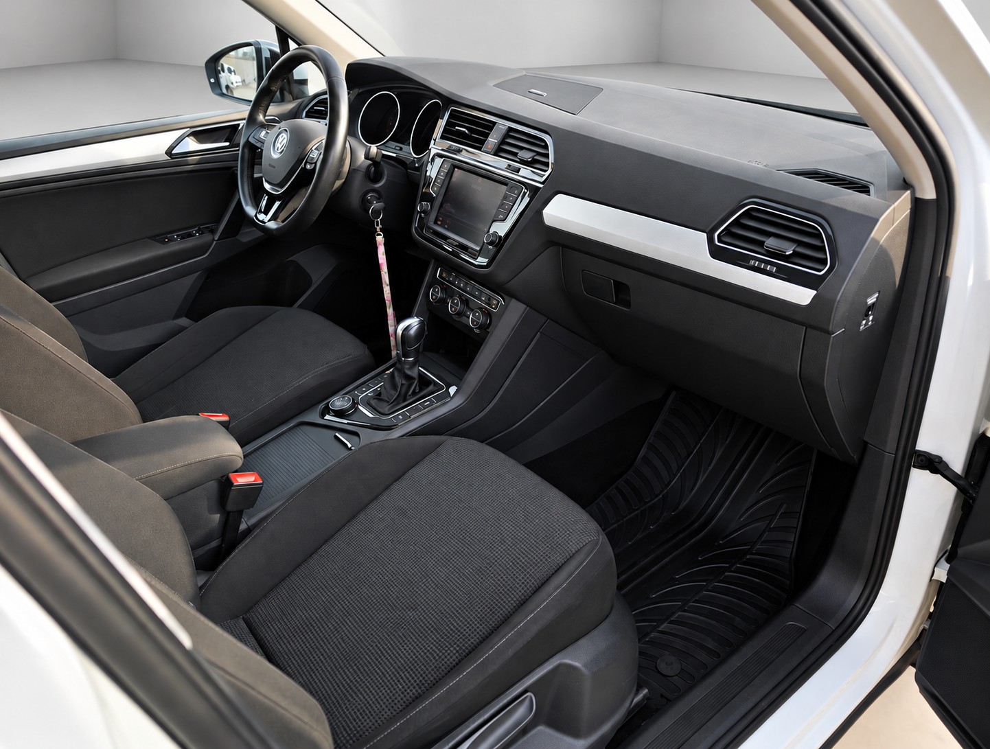 VW Tiguan 2.0 TDI SCR Comfortline 4Motion DSG ** Frisch ab MFK und Service ** CH Auto ** 1. Hand **-image-4