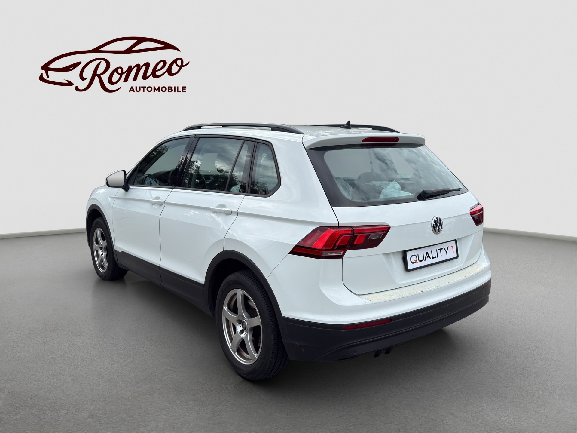 VW Tiguan 2.0 TDI SCR Comfortline 4Motion DSG ** Frisch ab MFK und Service ** CH Auto ** 1. Hand **-image-3