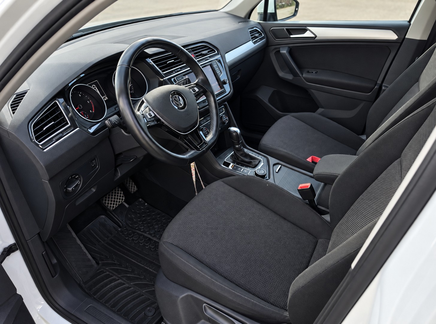 VW Tiguan 2.0 TDI SCR Comfortline 4Motion DSG ** Frisch ab MFK und Service ** CH Auto ** 1. Hand **-image-3