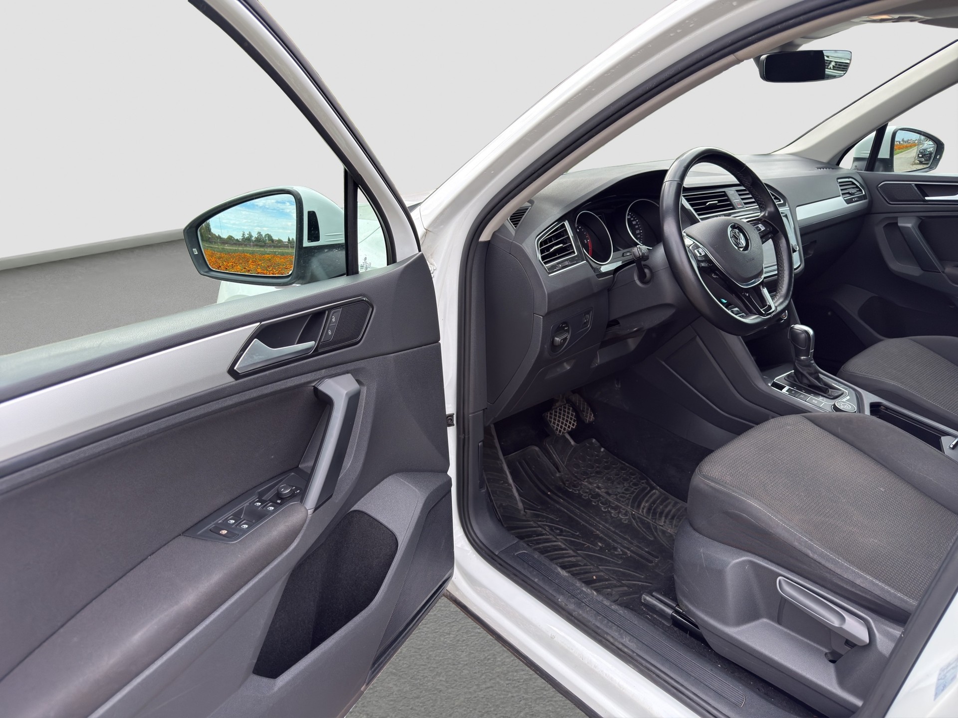 VW Tiguan 2.0 TDI SCR Comfortline 4Motion DSG ** Frisch ab MFK und Service ** CH Auto ** 1. Hand **-image-13