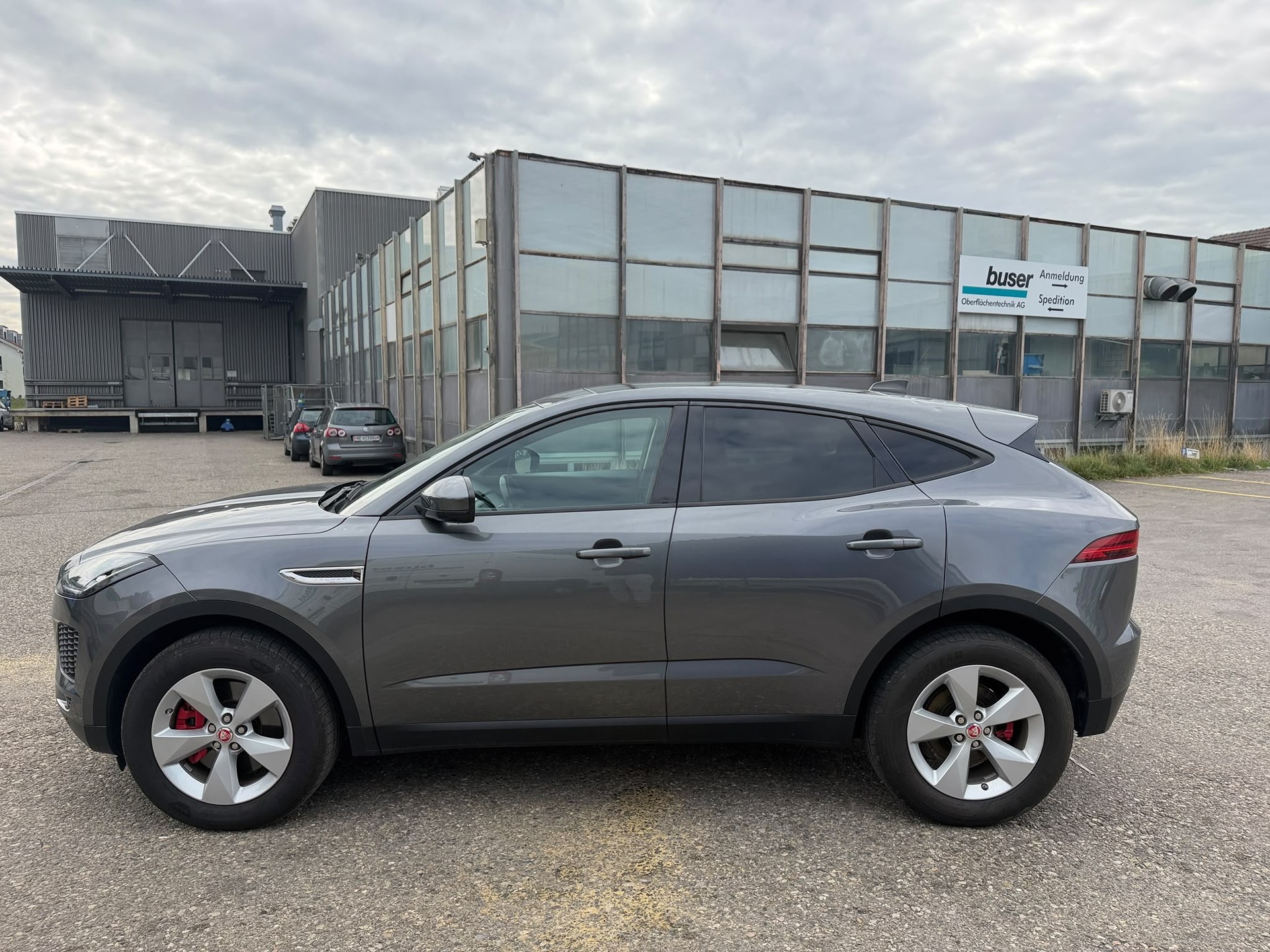 JAGUAR E-Pace P200 R-Dynamic AWD Automatik-image-6
