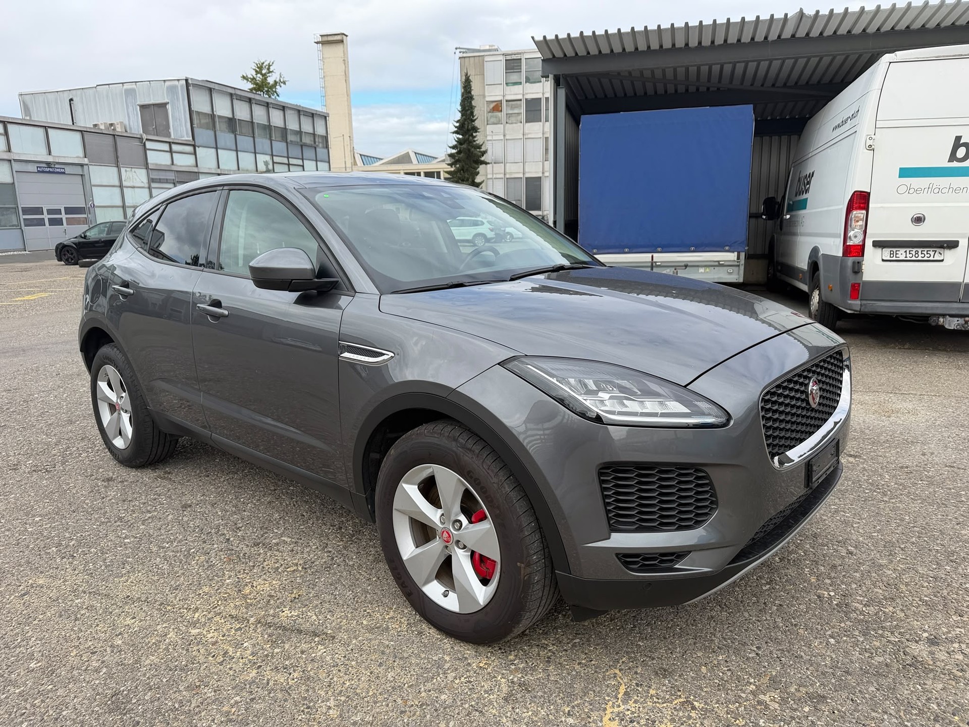JAGUAR E-Pace P200 R-Dynamic AWD Automatik-image-1