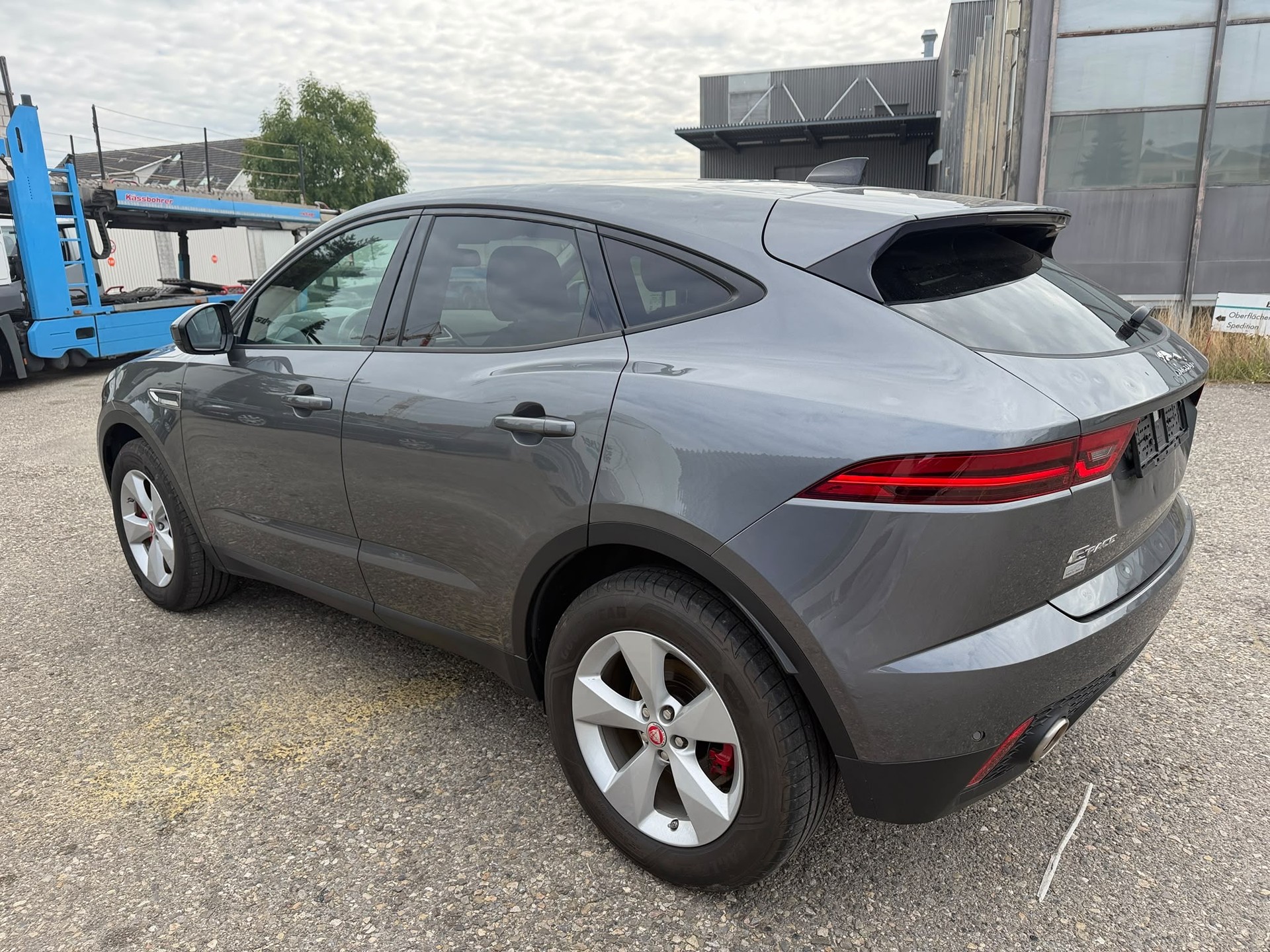 JAGUAR E-Pace P200 R-Dynamic AWD Automatik-image-4