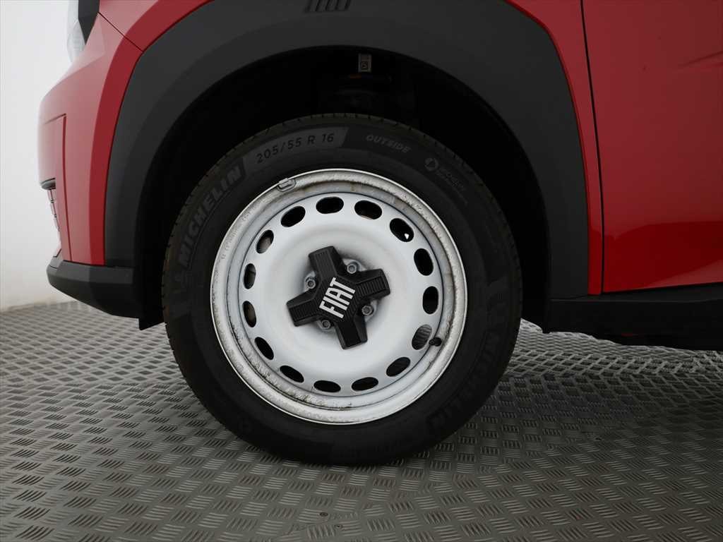FIAT Grande Panda Elektro Red-image-3