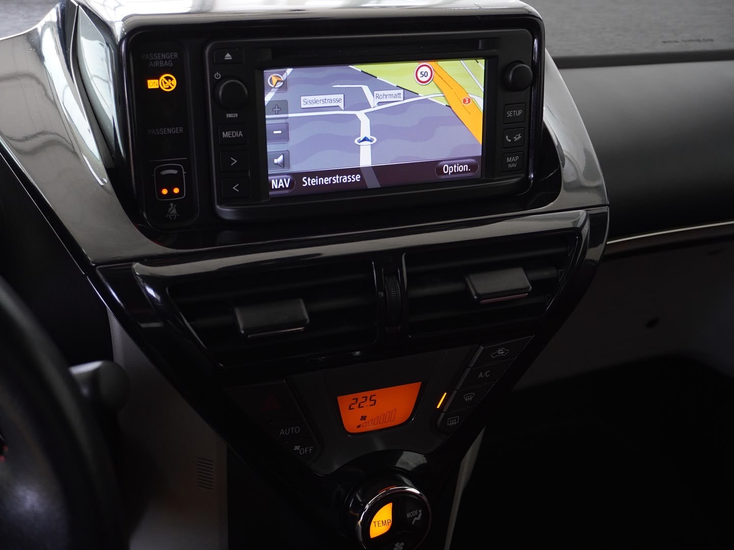 TOYOTA iQ 1.33 Dual VVT-i Luna-image-8