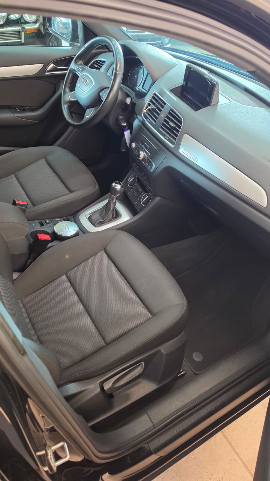 AUDI Q3 2.0 TFSI quattro S-tronic, CH-FAHRZEUG, SEHR GEPFLEGT, FRISCH AB MFK UND SERVICE-image-10
