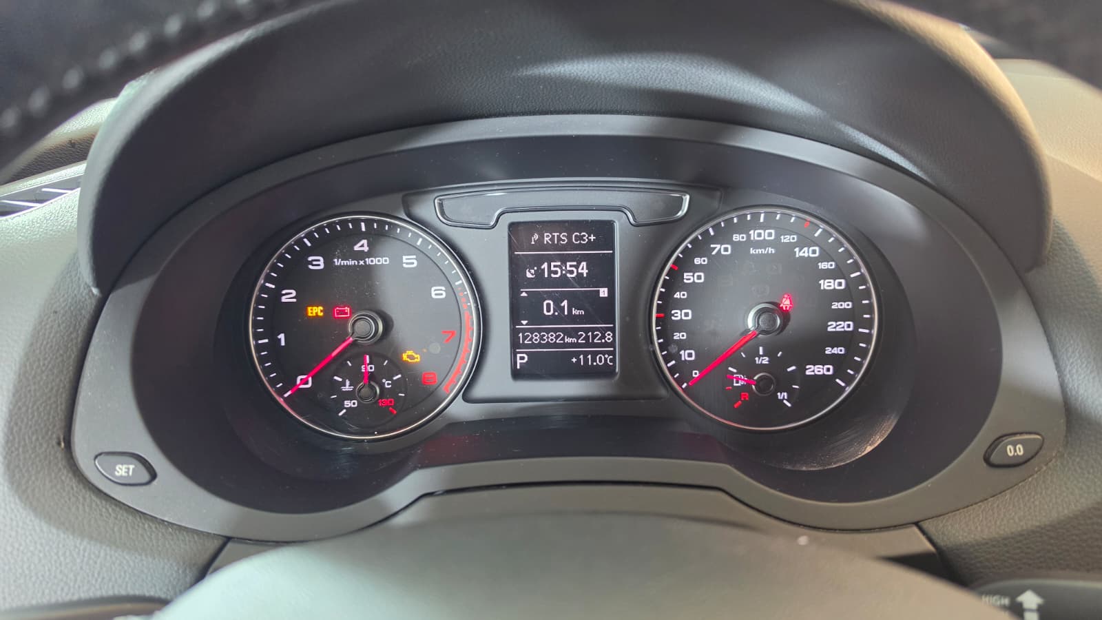AUDI Q3 2.0 TFSI quattro S-tronic, CH-FAHRZEUG, SEHR GEPFLEGT, FRISCH AB MFK UND SERVICE-image-8