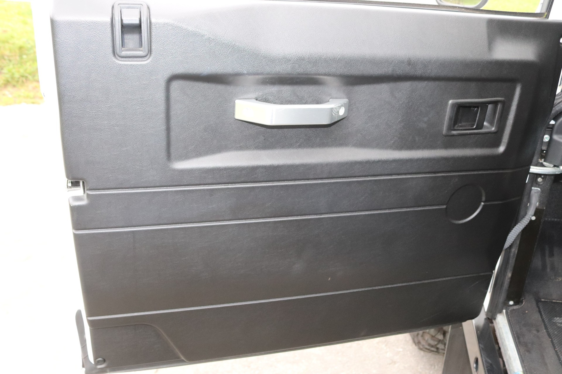 LAND ROVER Defender 90 2.2 TD4 Station Wagon SE-image-7