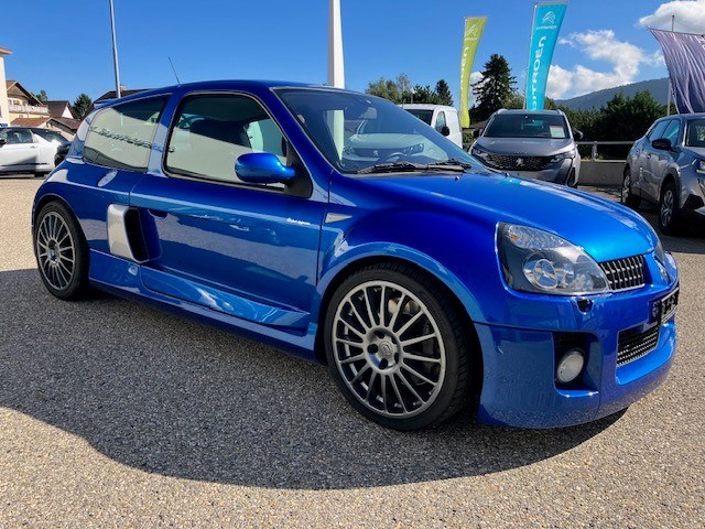 RENAULT Clio 3.0 Sport V6-showroom-element-3