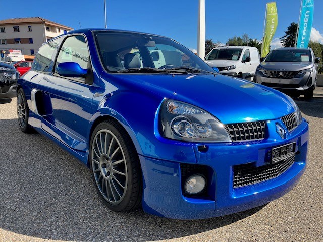 RENAULT Clio 3.0 Sport V6-image-5