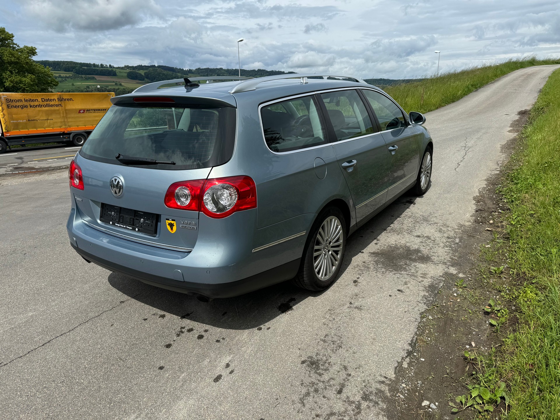 VW Passat Variant 3.2 V6 FSI Premium 4Motion-image-4