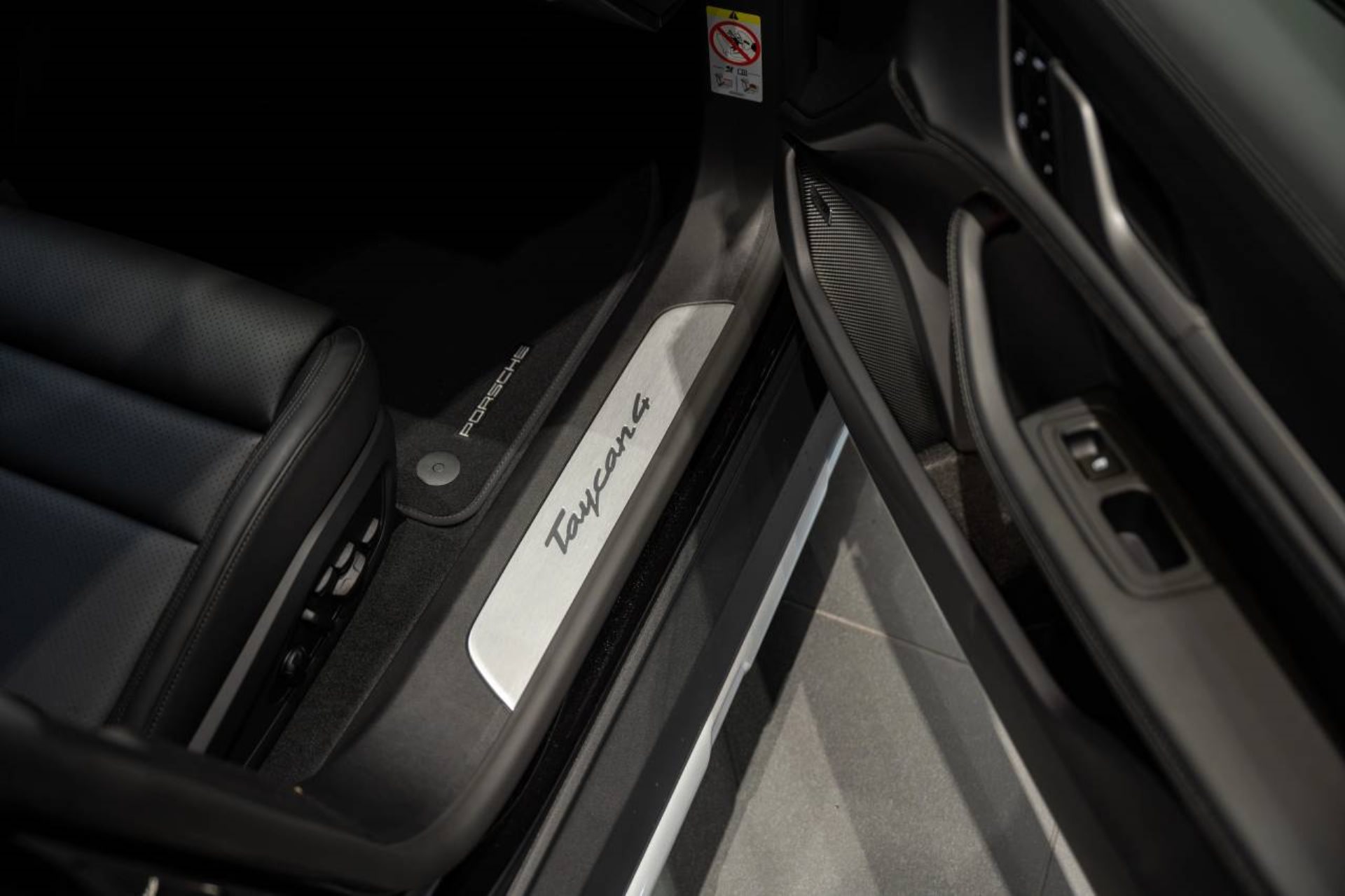 PORSCHE Taycan 4 Cross Turismo-image-21