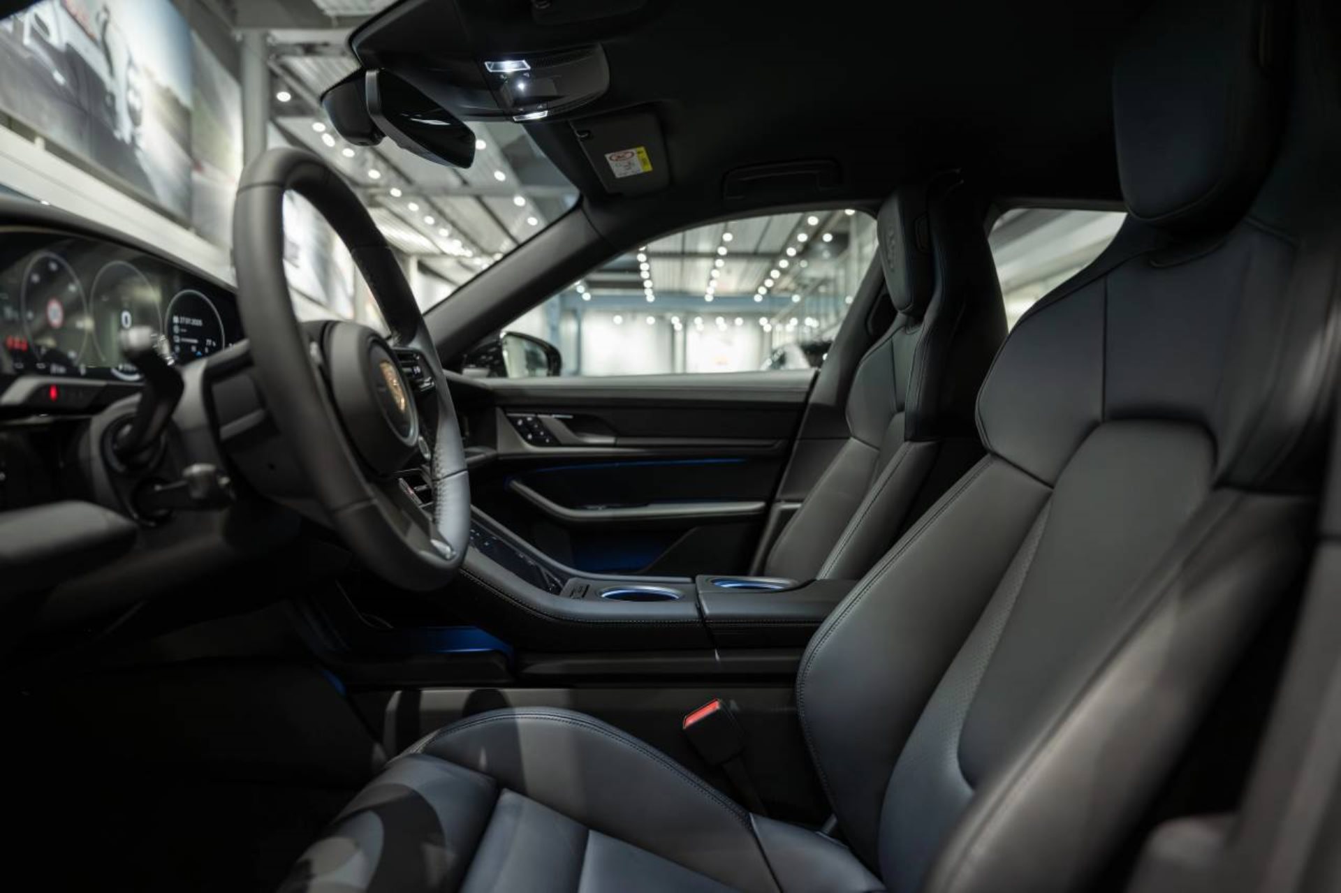 PORSCHE Taycan 4 Cross Turismo-image-3