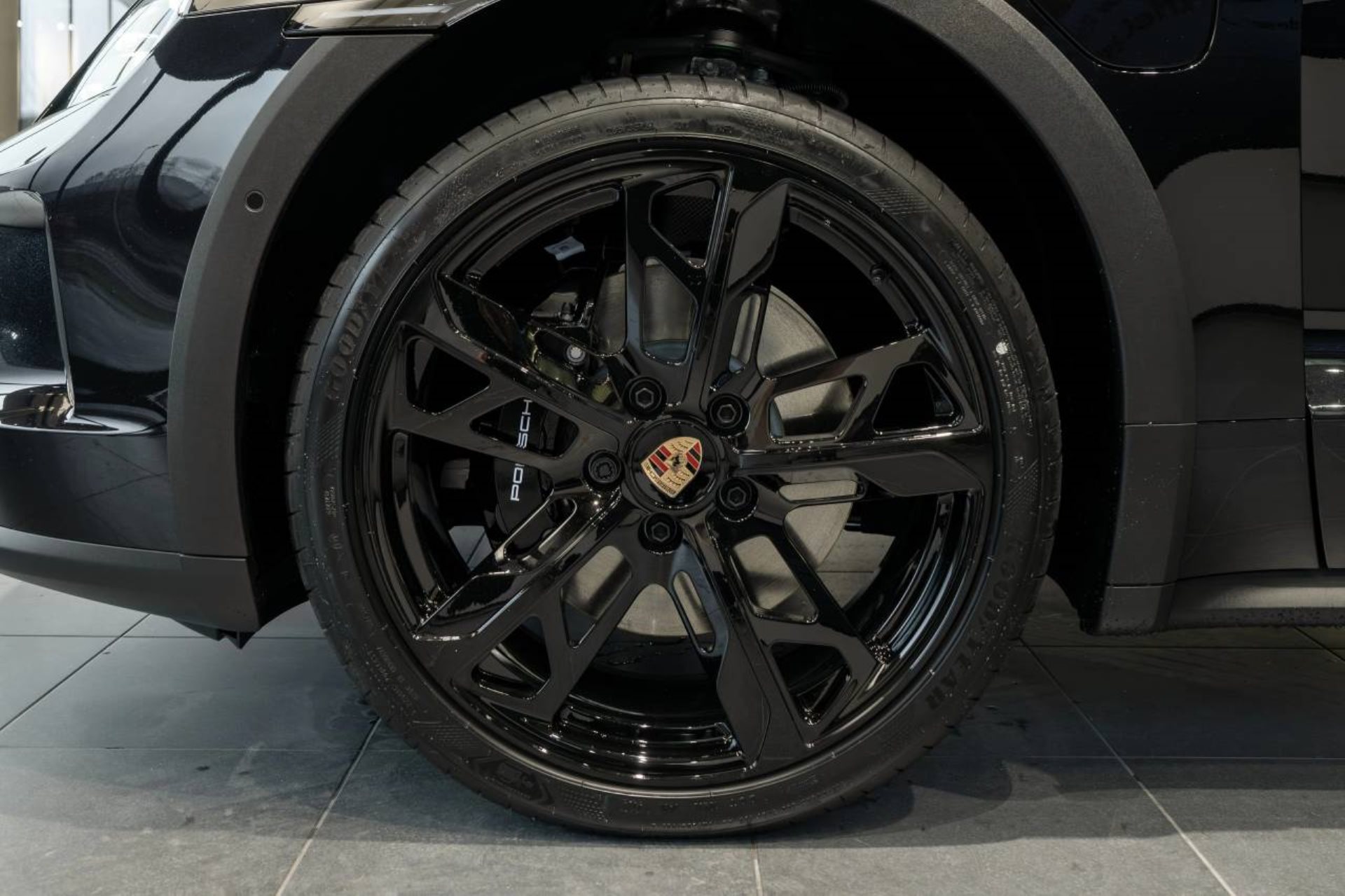 PORSCHE Taycan 4 Cross Turismo-image-30