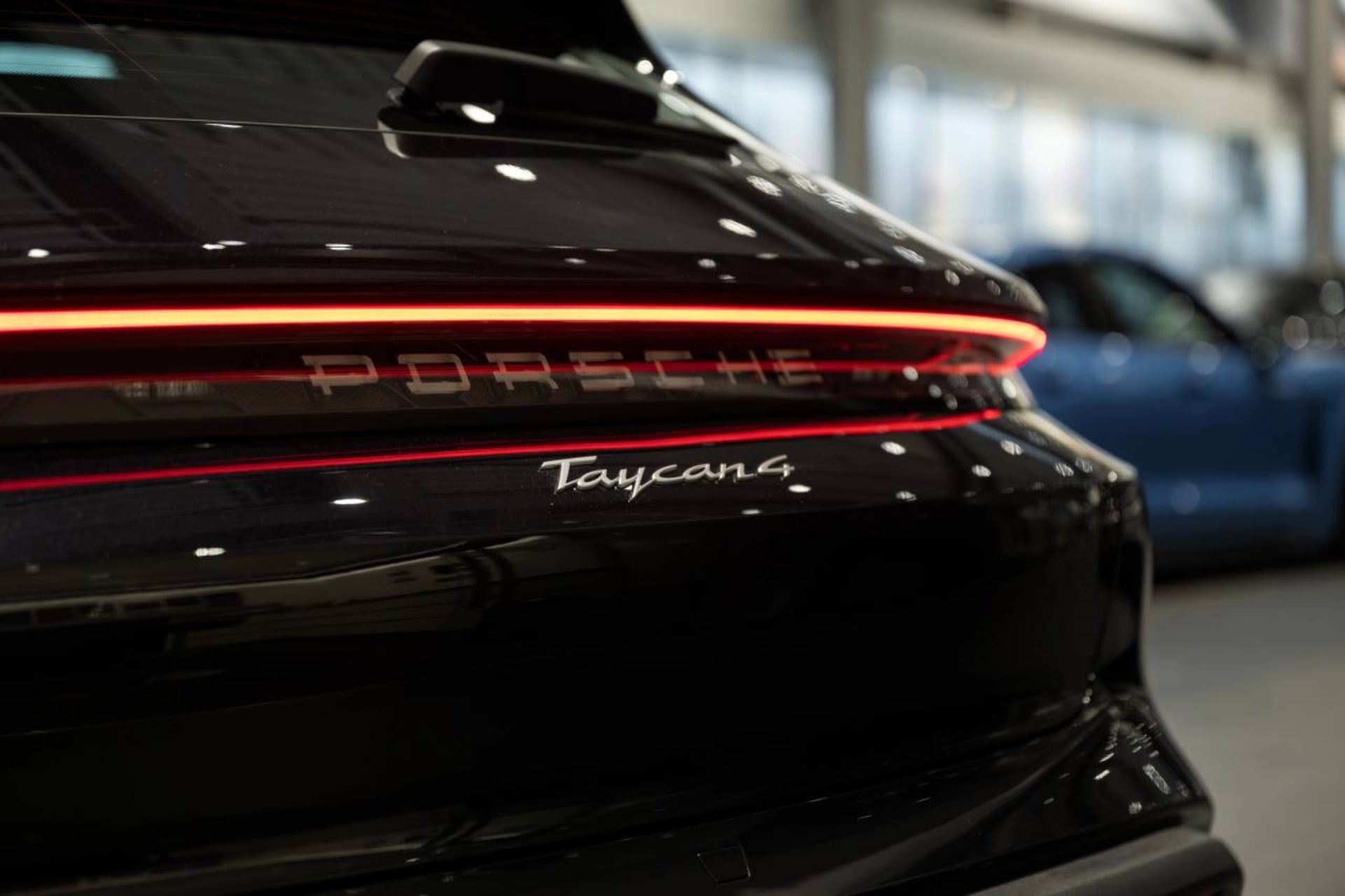 PORSCHE Taycan 4 Cross Turismo-image-27