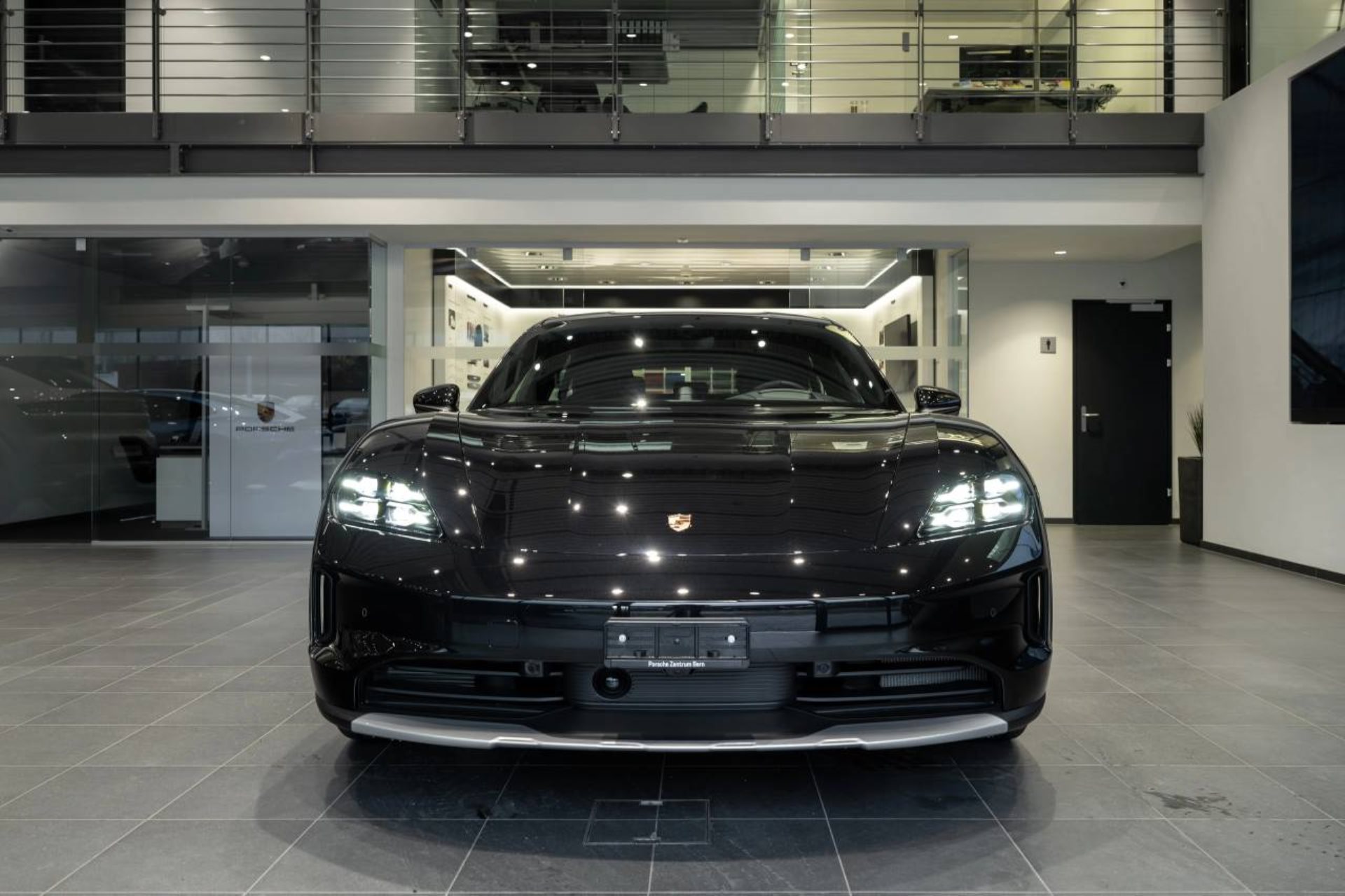 PORSCHE Taycan 4 Cross Turismo-image-9
