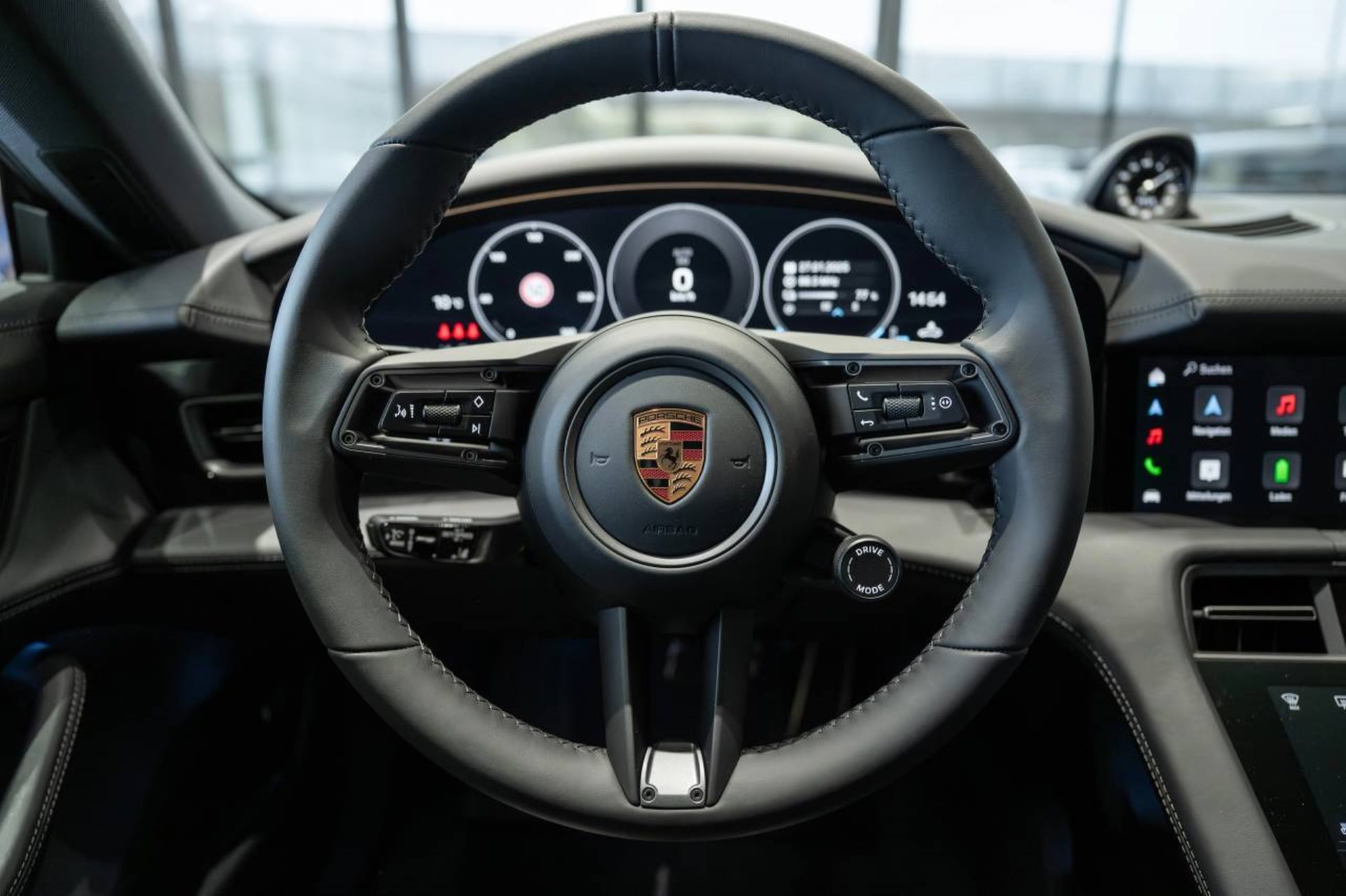 PORSCHE Taycan 4 Cross Turismo-image-12