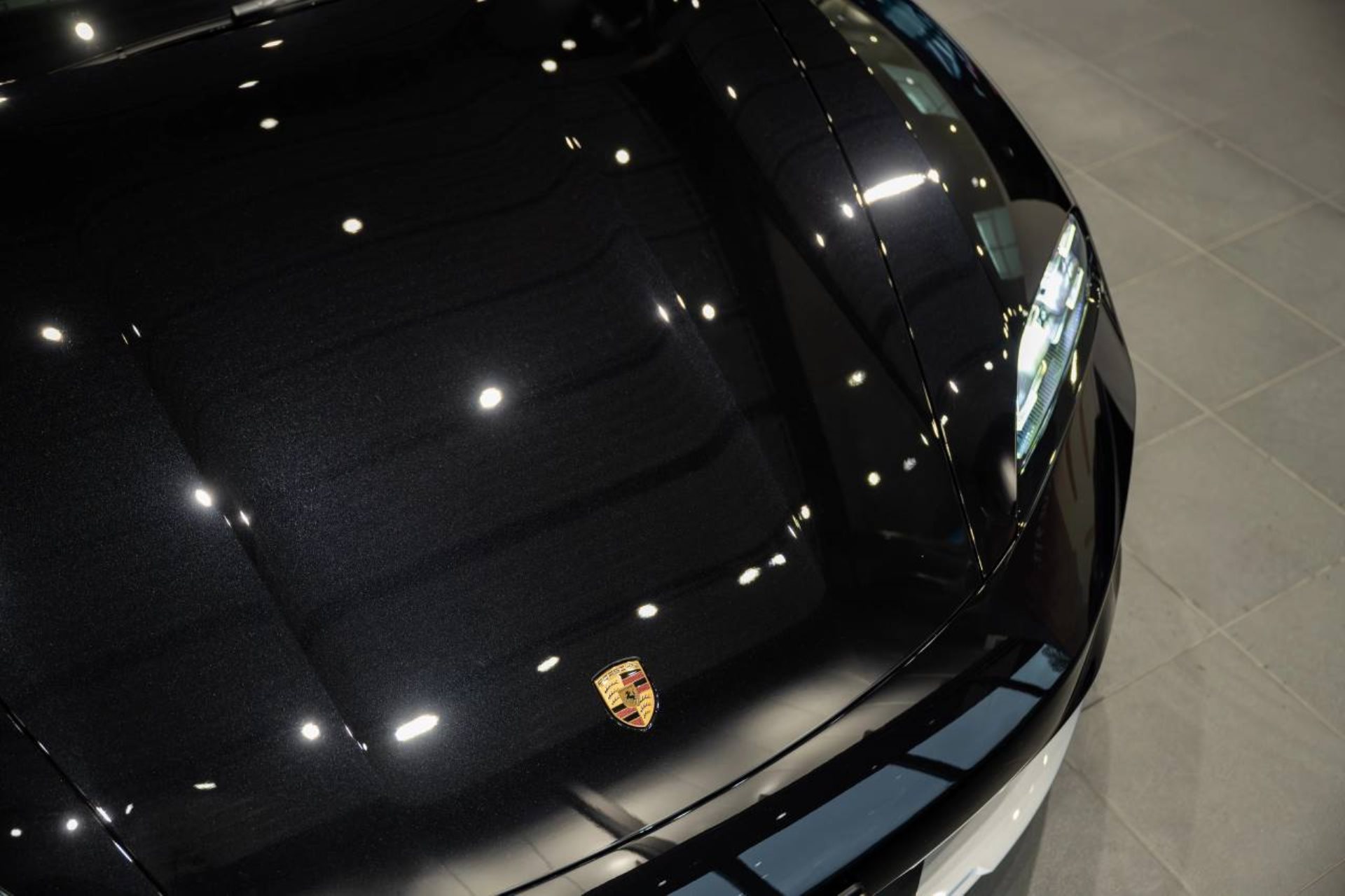 PORSCHE Taycan 4 Cross Turismo-image-25