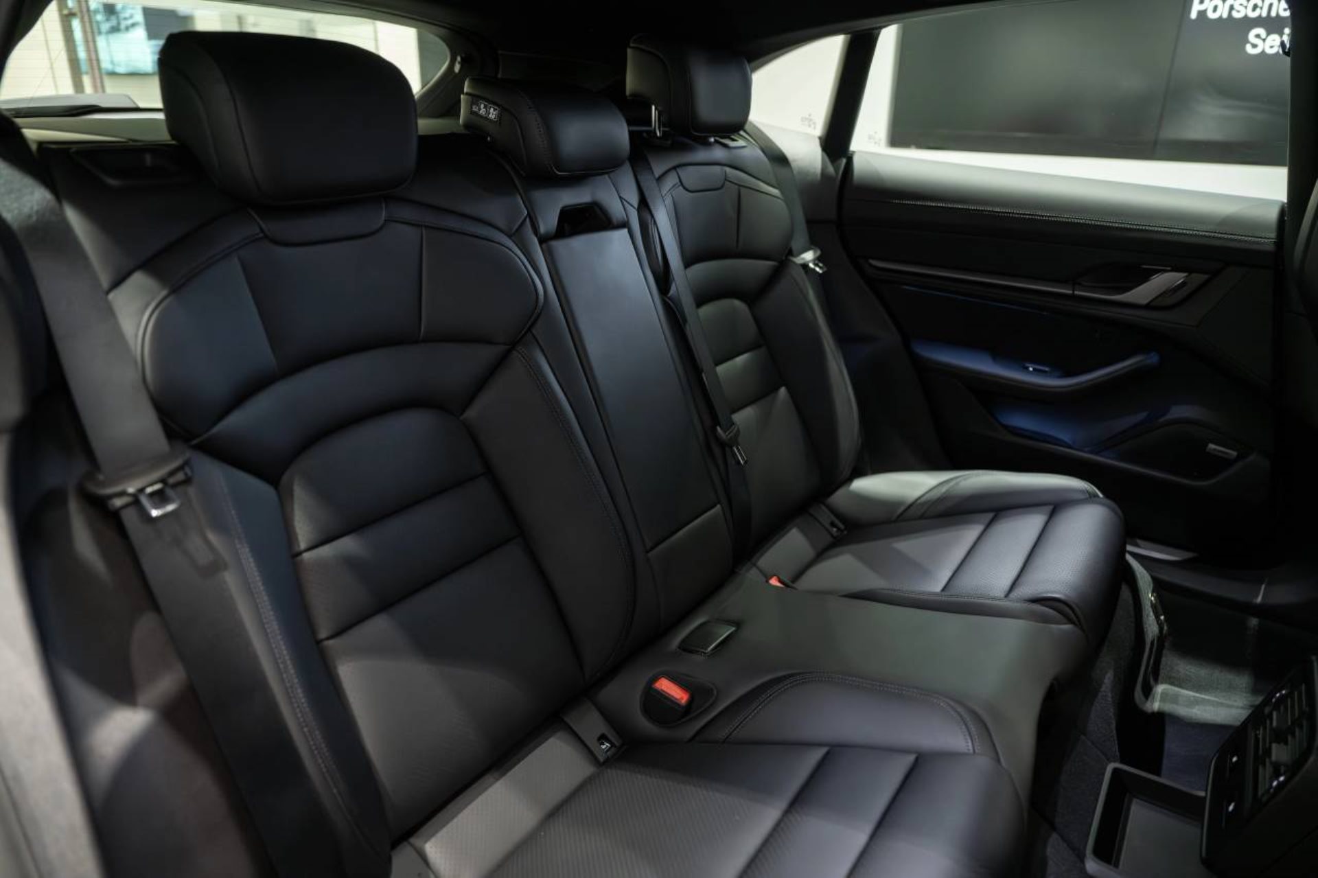 PORSCHE Taycan 4 Cross Turismo-image-22