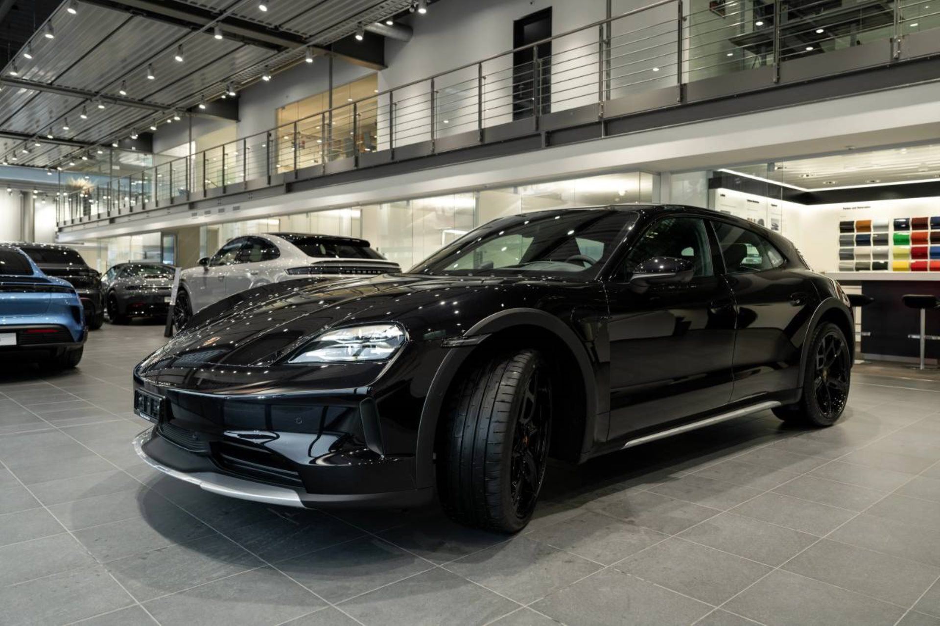 PORSCHE Taycan 4 Cross Turismo-image-8