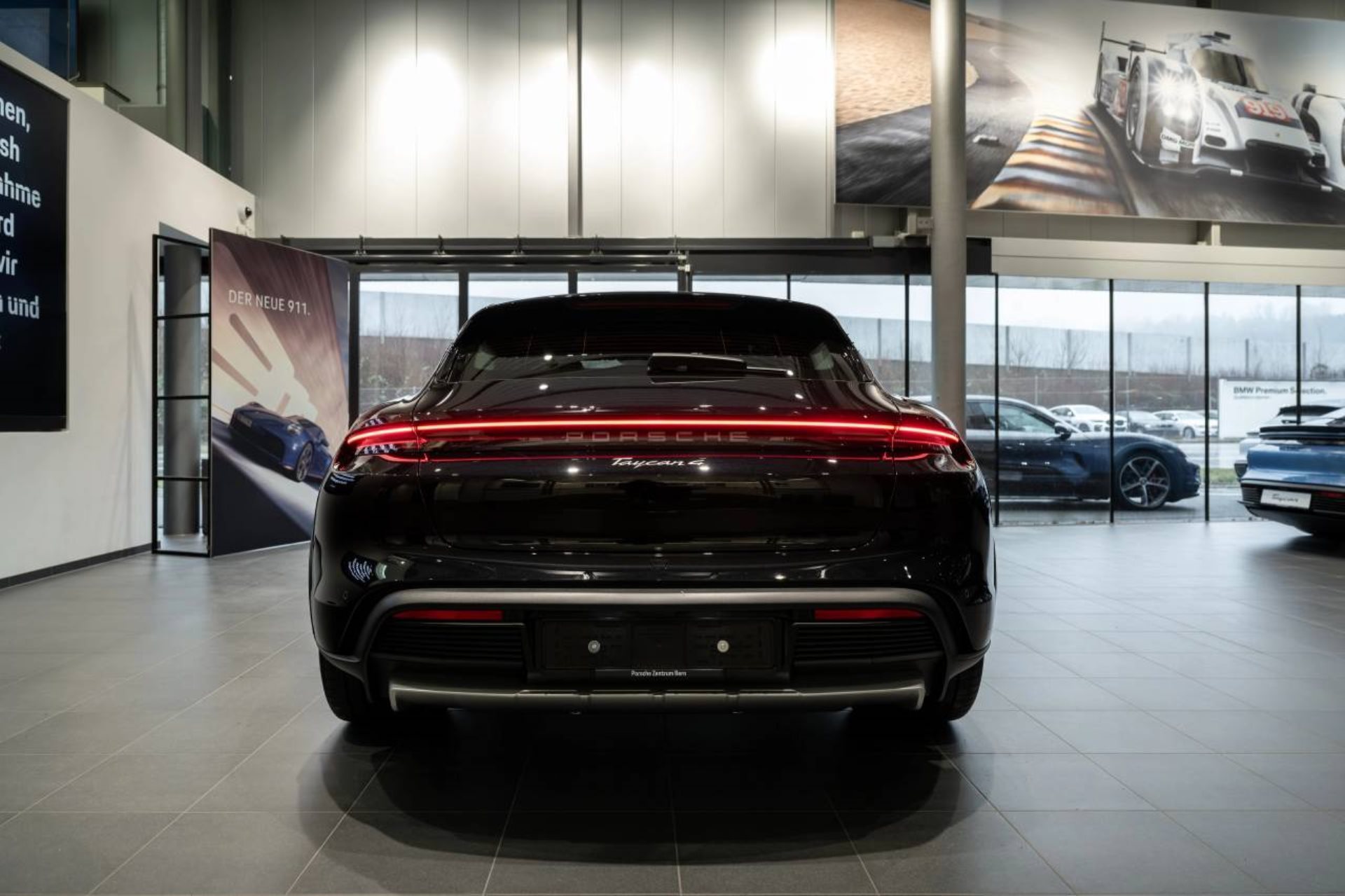 PORSCHE Taycan 4 Cross Turismo-image-5