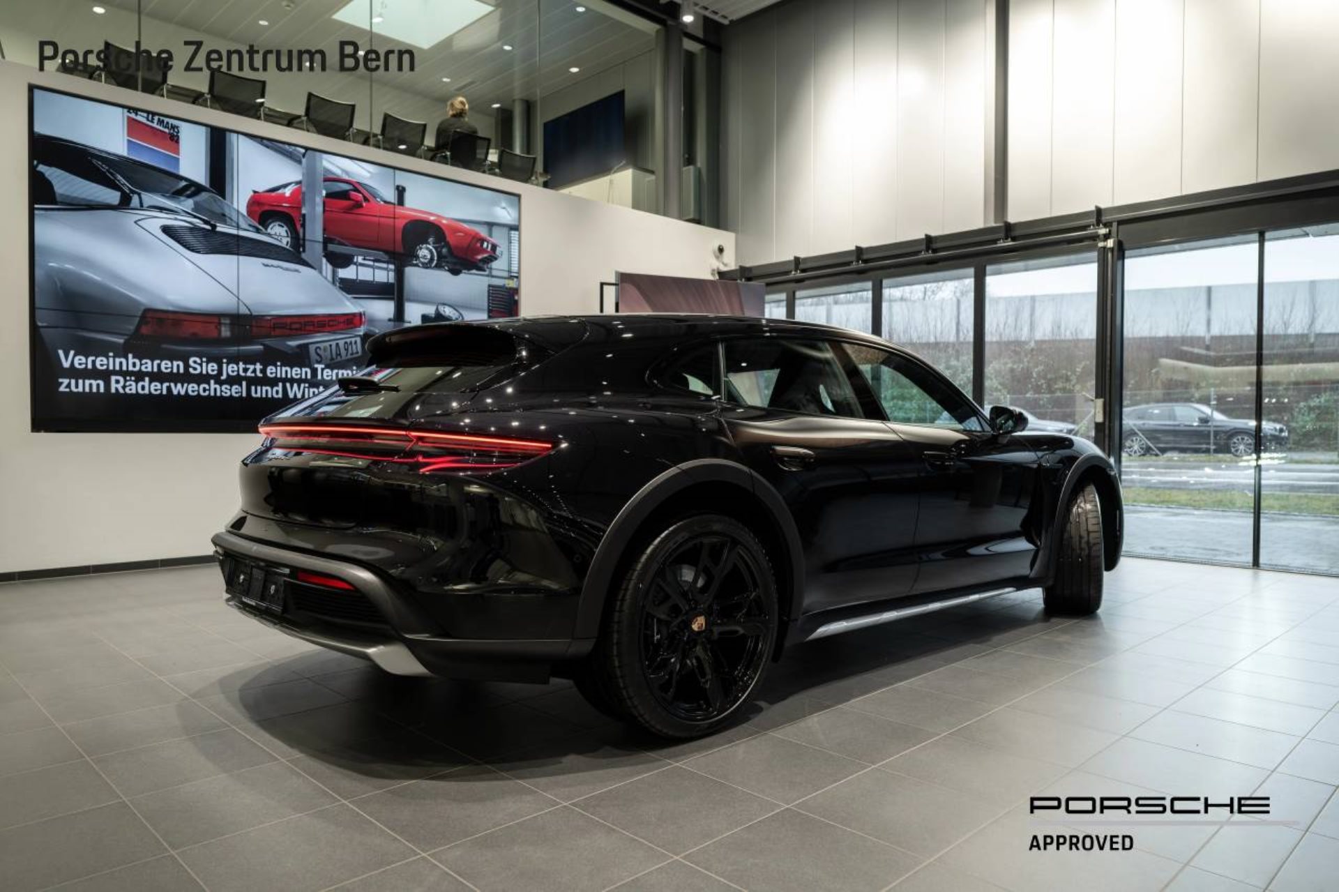 PORSCHE Taycan 4 Cross Turismo-image-2