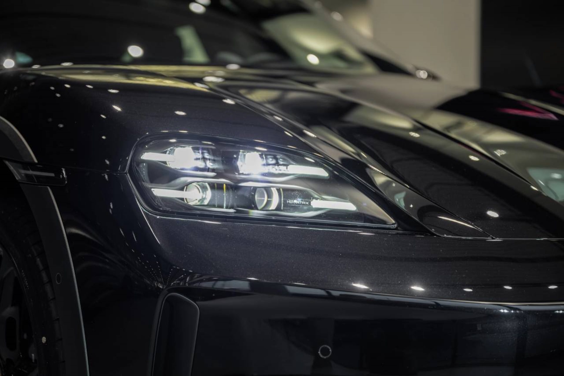 PORSCHE Taycan 4 Cross Turismo-image-24