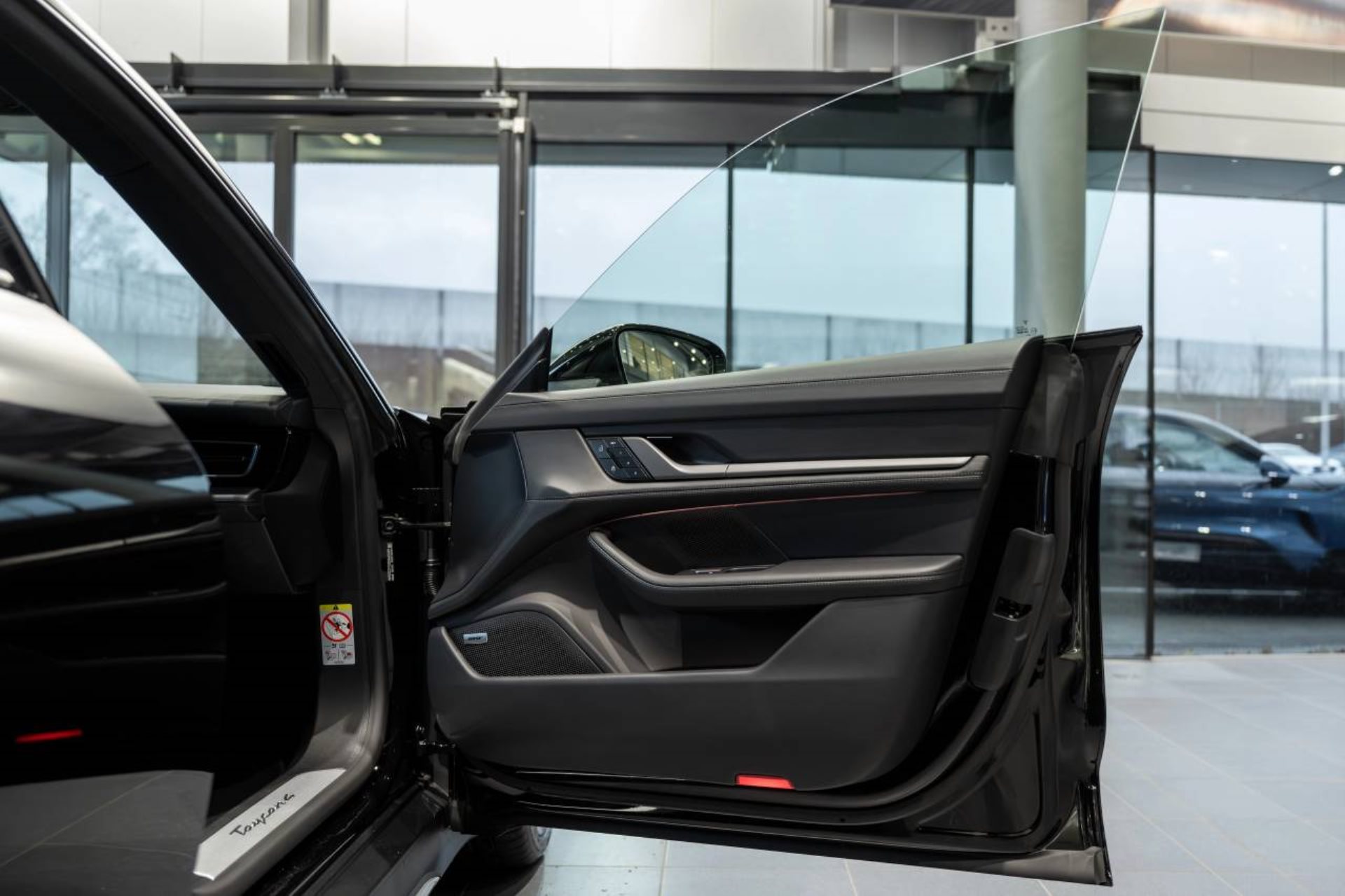 PORSCHE Taycan 4 Cross Turismo-image-20