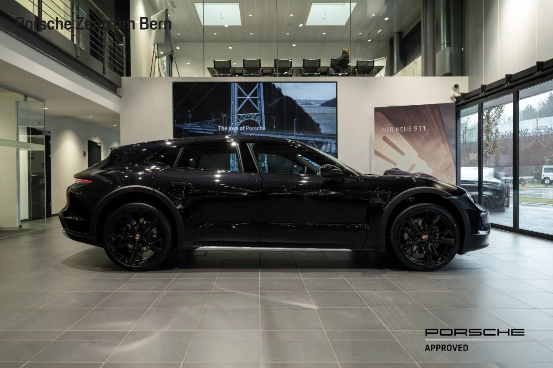 PORSCHE Taycan 4 Cross Turismo-image-1