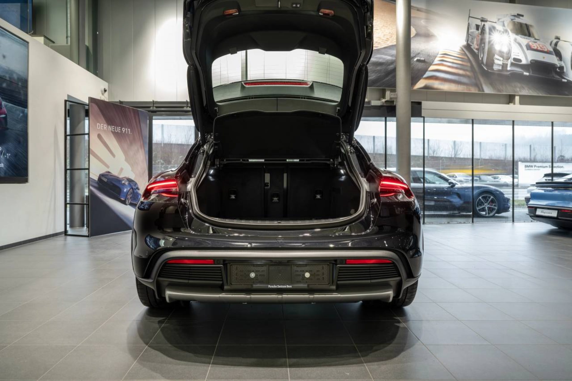 PORSCHE Taycan 4 Cross Turismo-image-6