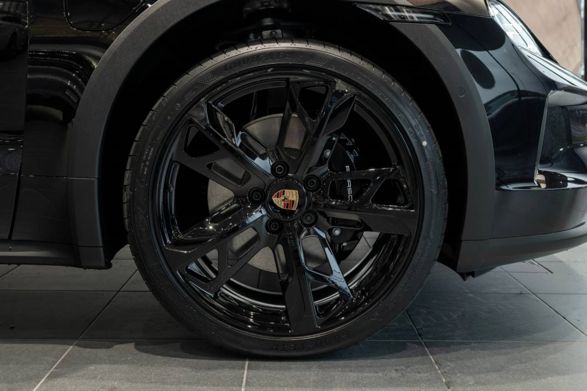 PORSCHE Taycan 4 Cross Turismo-image-31