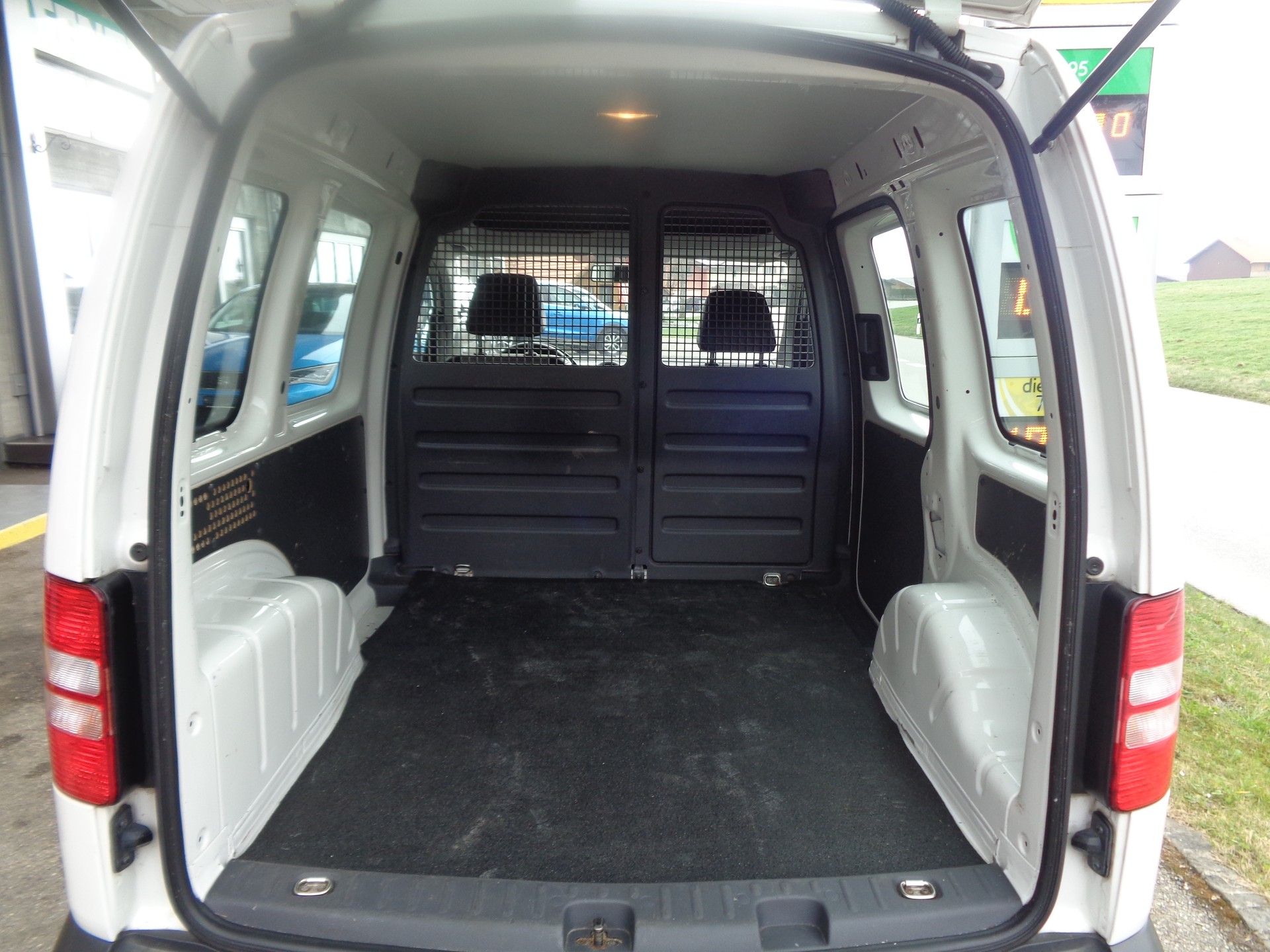 VW Caddy 2.0 EcoFuel-image-4