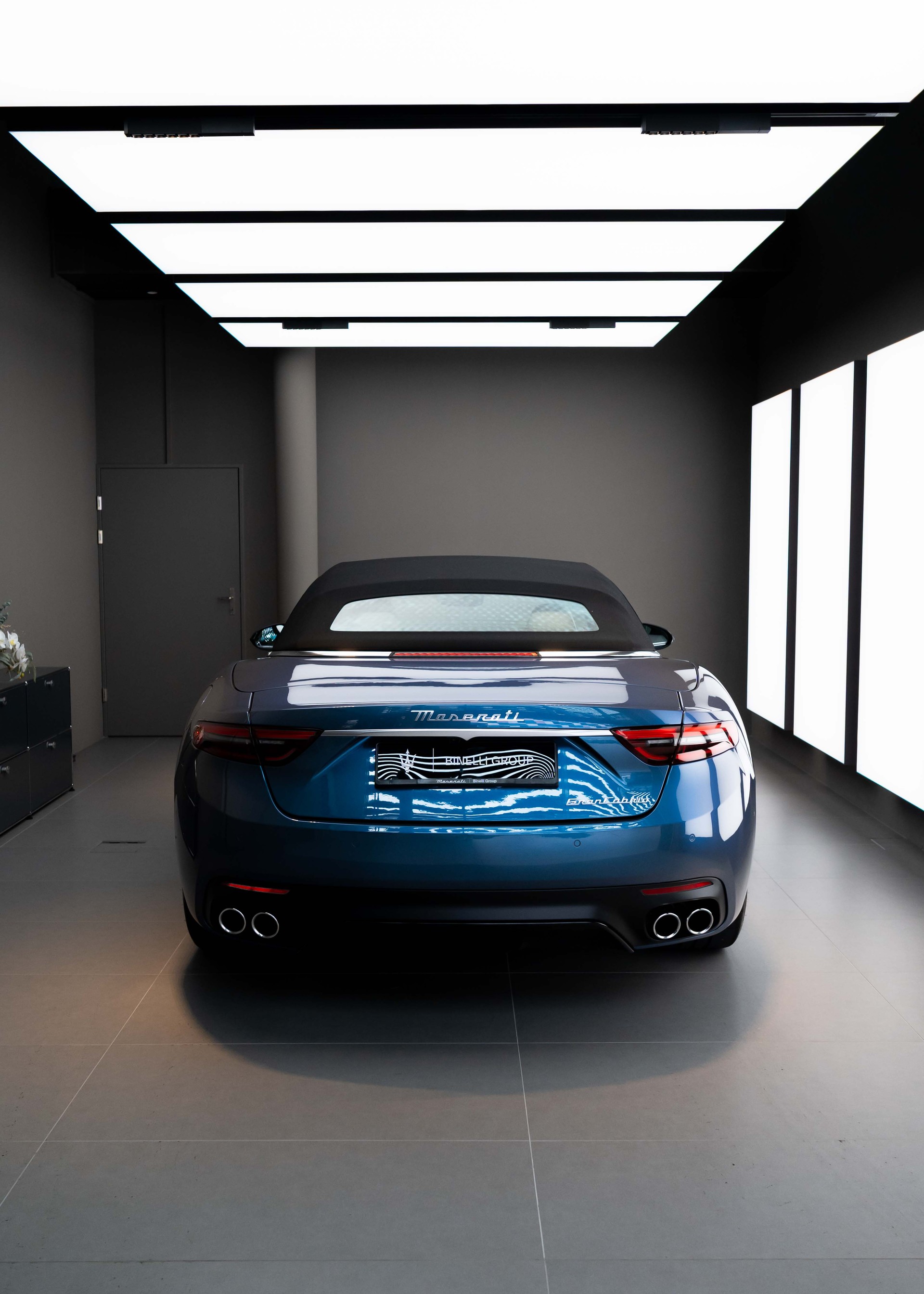 MASERATI GranCabrio Modena - Azzurro Astro Glossy - FUORISERIE - 2.99% Leasing-image-6