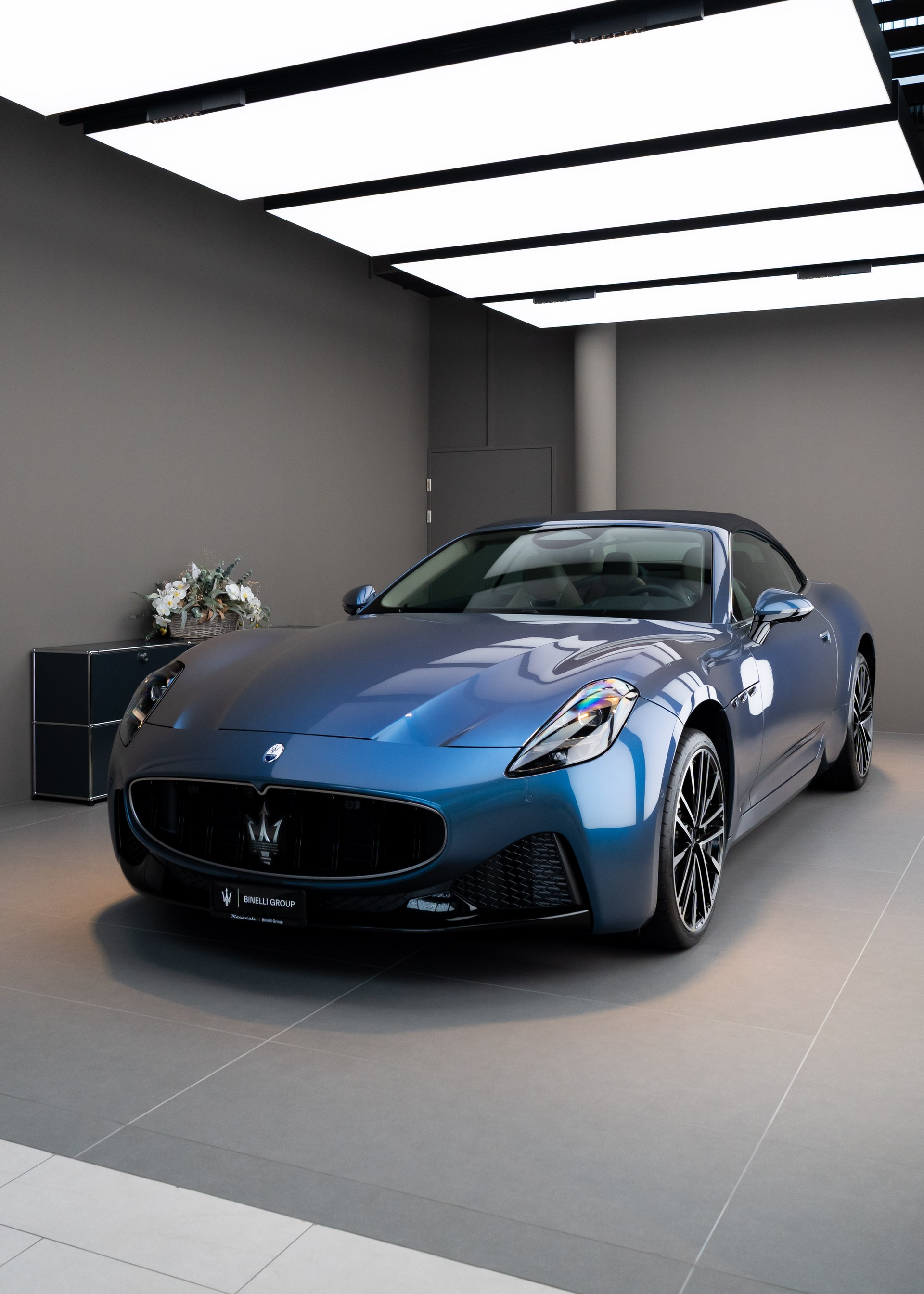 MASERATI GranCabrio Modena - Azzurro Astro Glossy - FUORISERIE - 2.99% Leasing-image-2