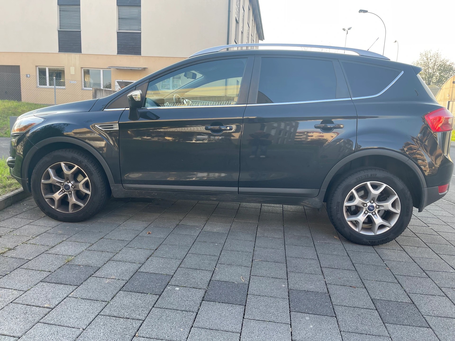 FORD Kuga 2.0 TDCi Individual 4WD PowerShift-image-5
